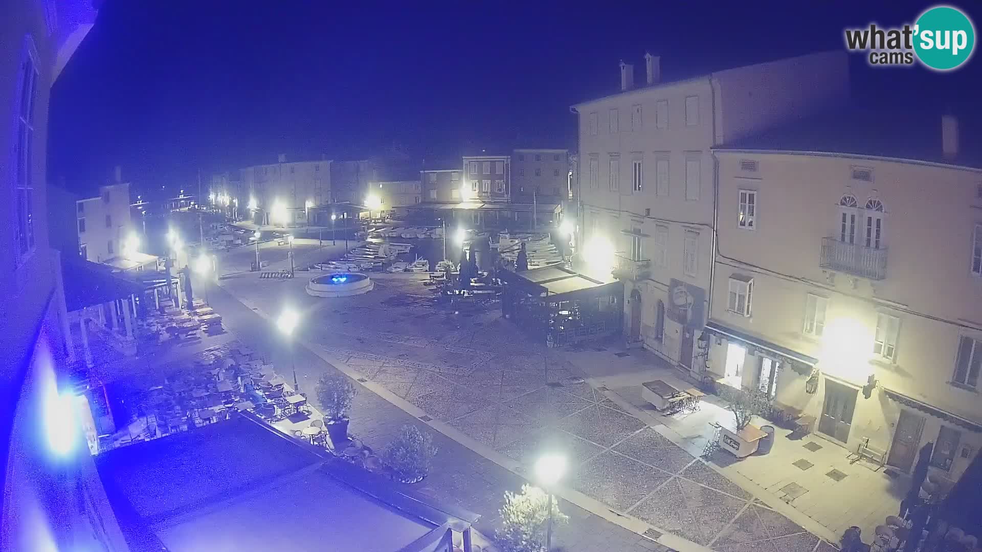 Web kamera Grad Cres – glavni trg i “mandrač” – otok Cres