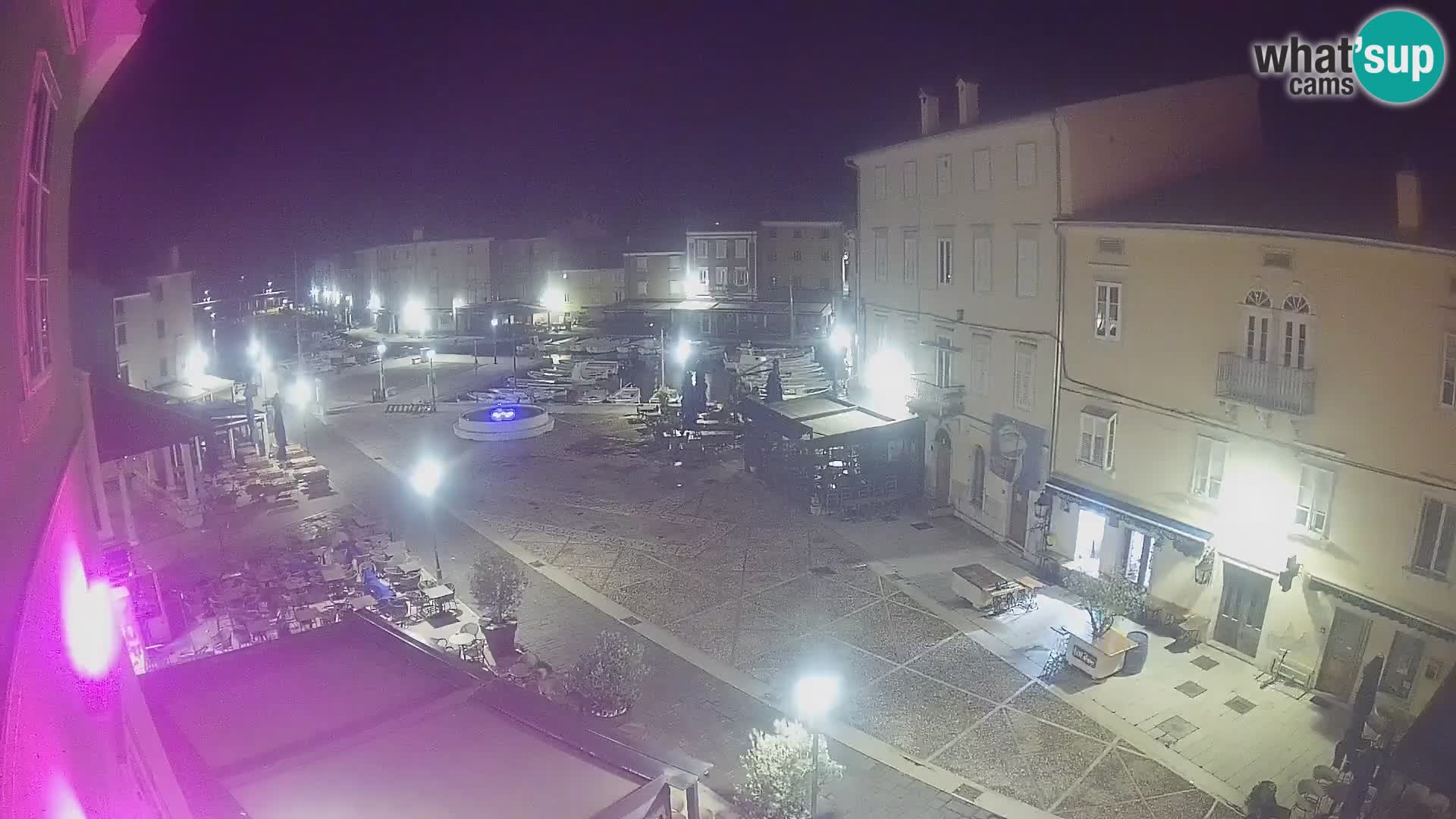 Cámara en vivo ciudad de Cres – plaza principal y “mandrač” – isla de Cres – Croacia