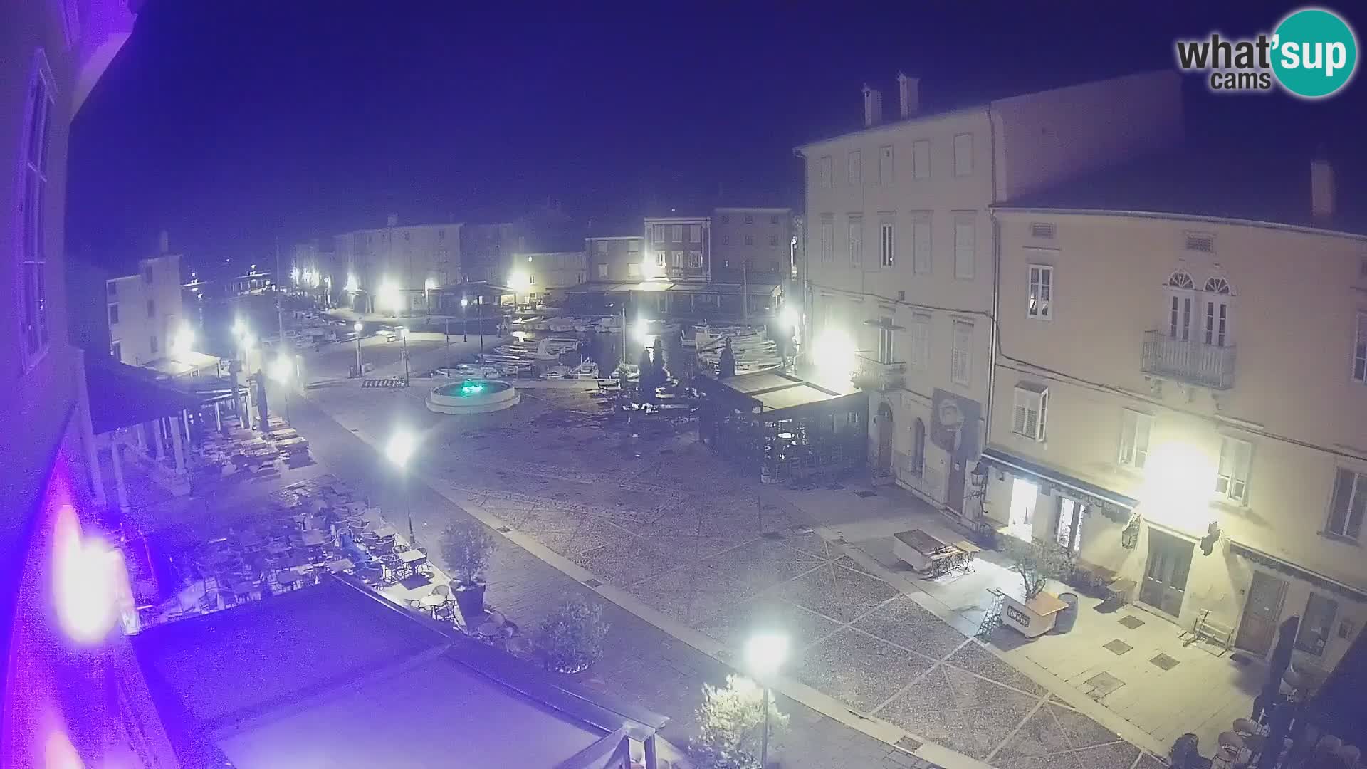 LIVE cam Cres city – place principale et “mandrač” – île de Cres – Croatie