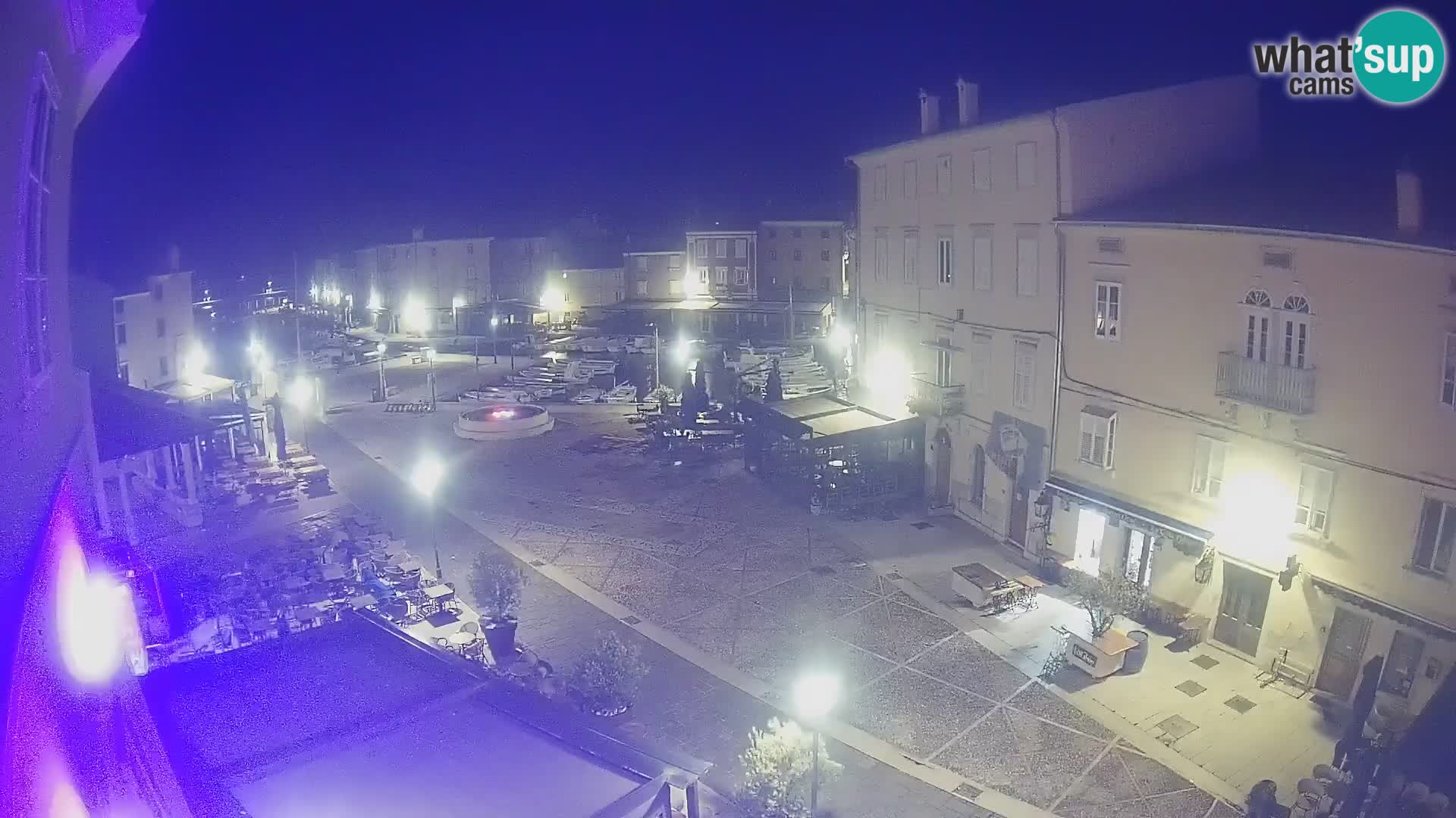 Cámara en vivo ciudad de Cres – plaza principal y “mandrač” – isla de Cres – Croacia