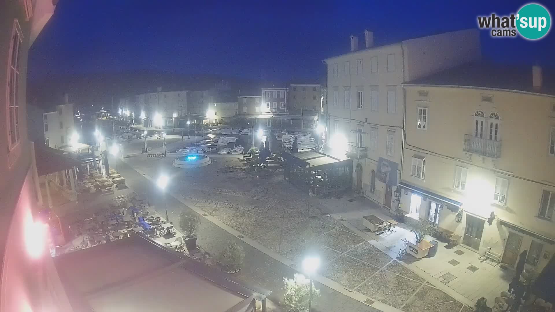 Kamera v ŽIVO Cres mesto – glavni trg in “mandrač” – otok Cres – Hrvaška