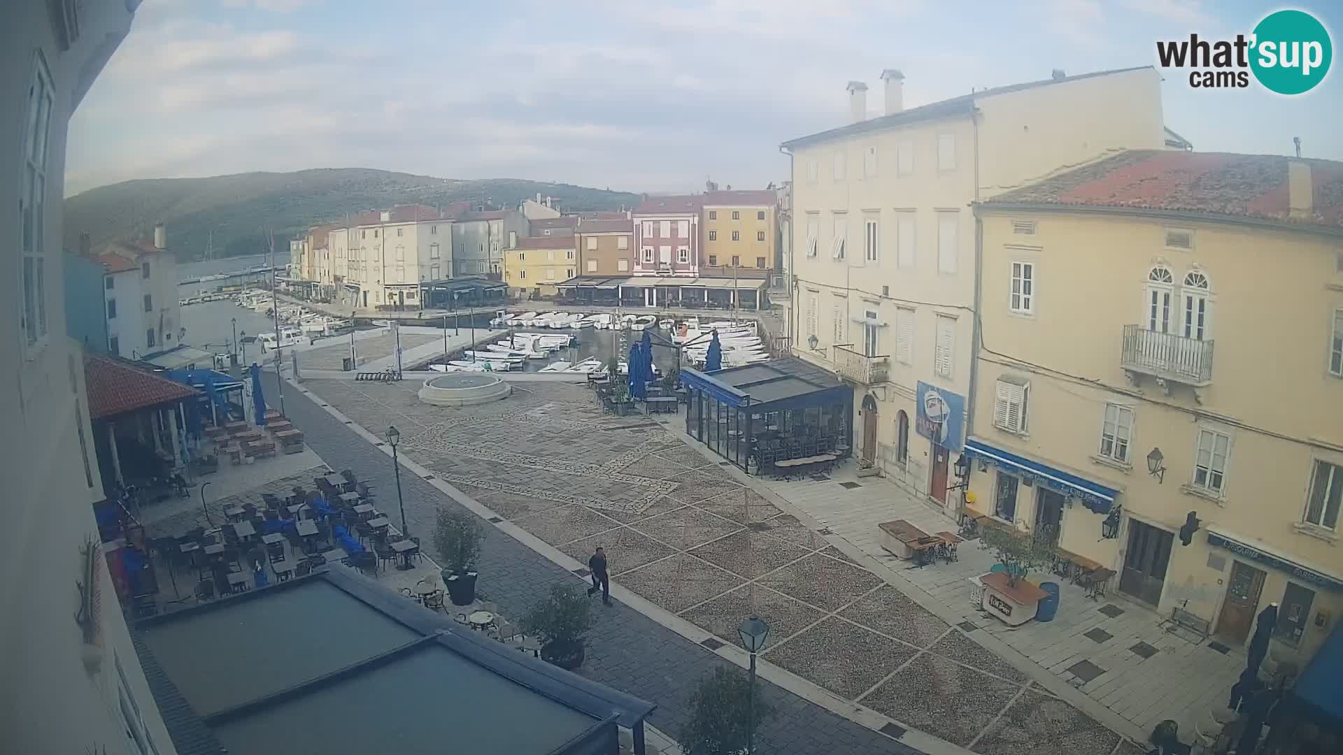 LIVE cam Cres city – place principale et “mandrač” – île de Cres – Croatie