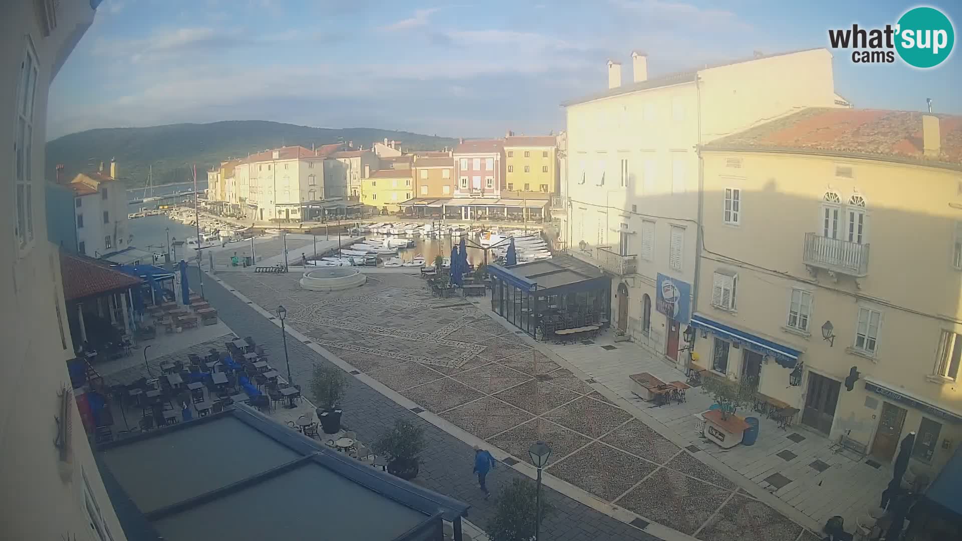 Kamera v ŽIVO Cres mesto – glavni trg in “mandrač” – otok Cres – Hrvaška