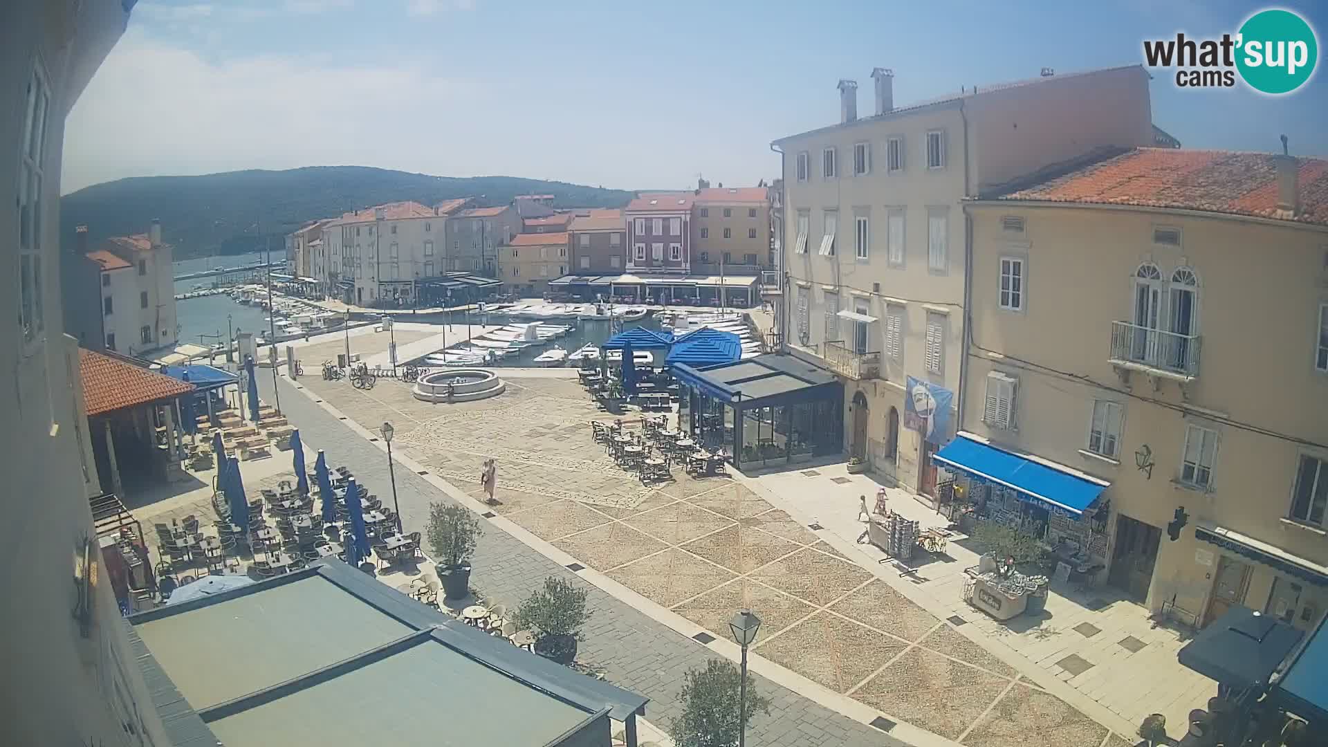 V ŽIVO spletna kamera Cres mesto – glavni trg in “mandrač” – otok Cres – Hrvaška