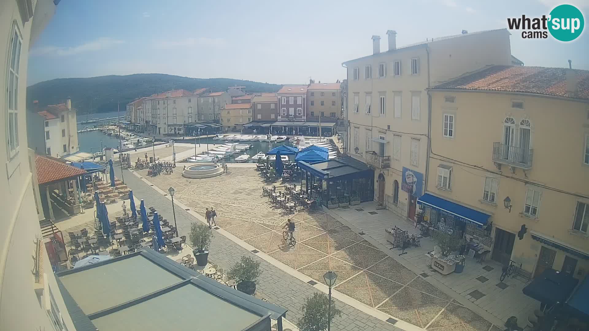 Kamera v ŽIVO Cres mesto – glavni trg in “mandrač” – otok Cres – Hrvaška