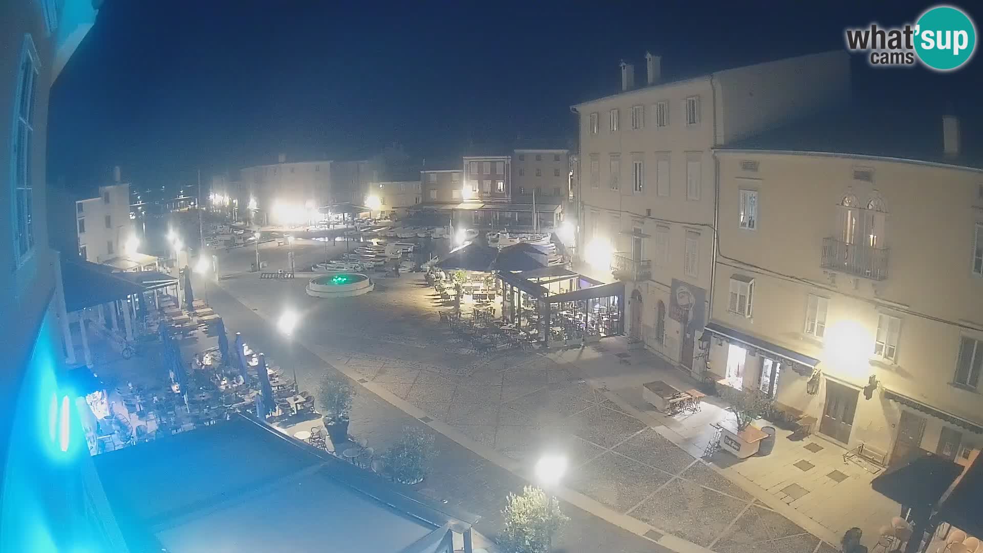 Kamera v ŽIVO Cres mesto – glavni trg in “mandrač” – otok Cres – Hrvaška