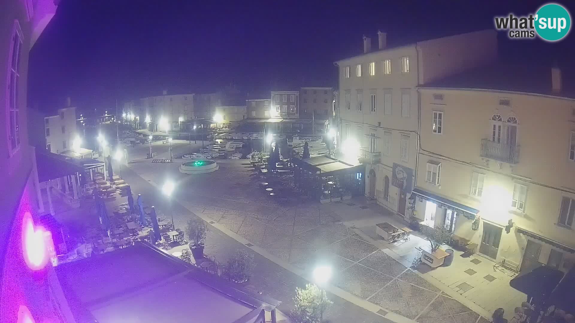 Kamera v ŽIVO Cres mesto – glavni trg in “mandrač” – otok Cres – Hrvaška