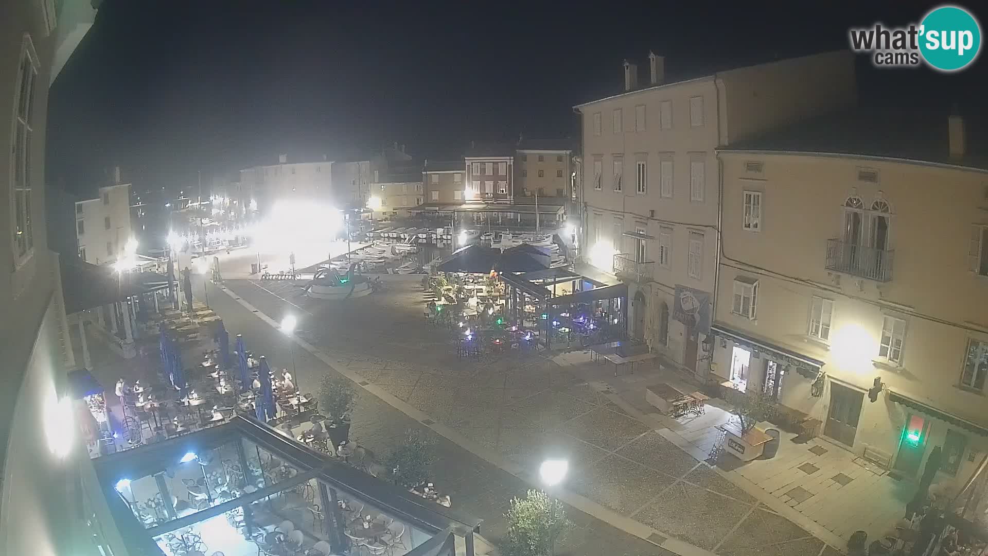 Kamera v ŽIVO Cres mesto – glavni trg in “mandrač” – otok Cres – Hrvaška