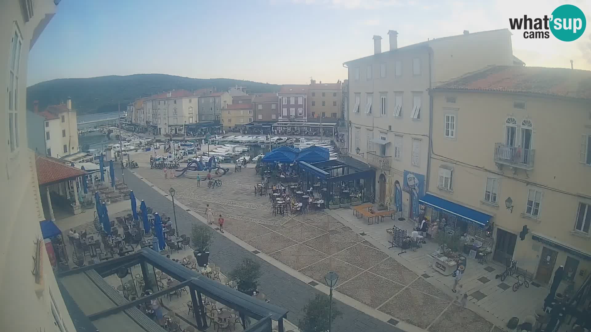 LIVE cam Cres Stadt – Hauptplatz und “mandrač” – Cres Insel – Kroatien