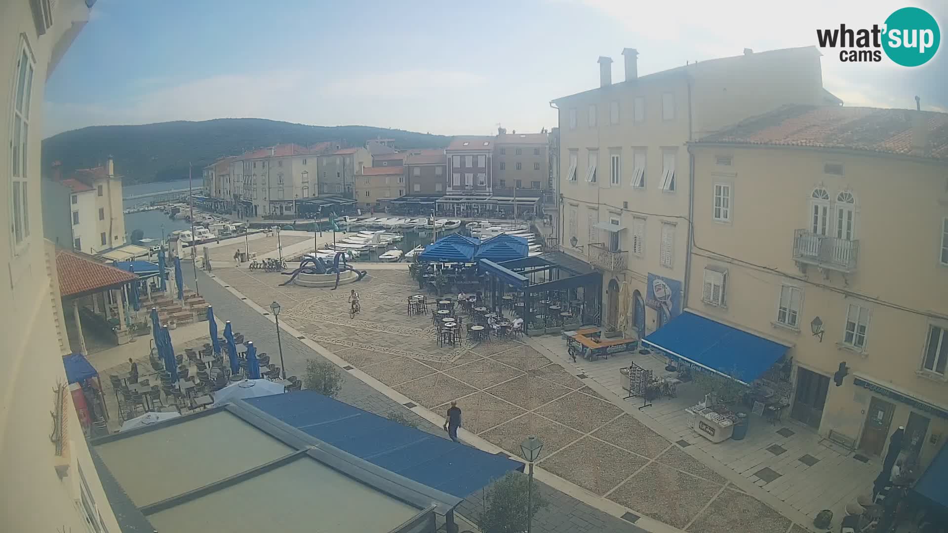 Cámara en vivo ciudad de Cres – plaza principal y “mandrač” – isla de Cres – Croacia