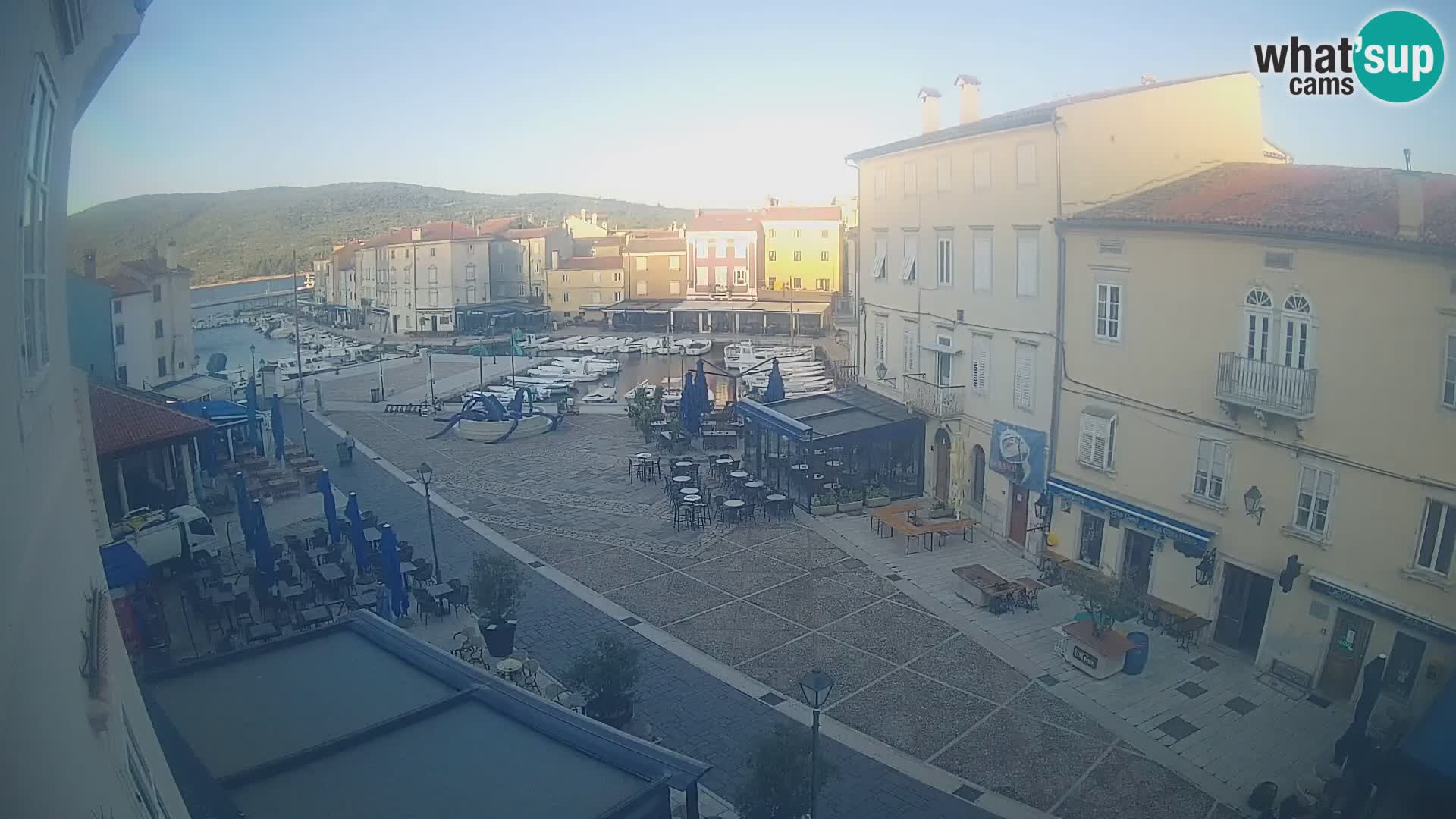 LIVE cam Cres Stadt – Hauptplatz und “mandrač” – Cres Insel – Kroatien