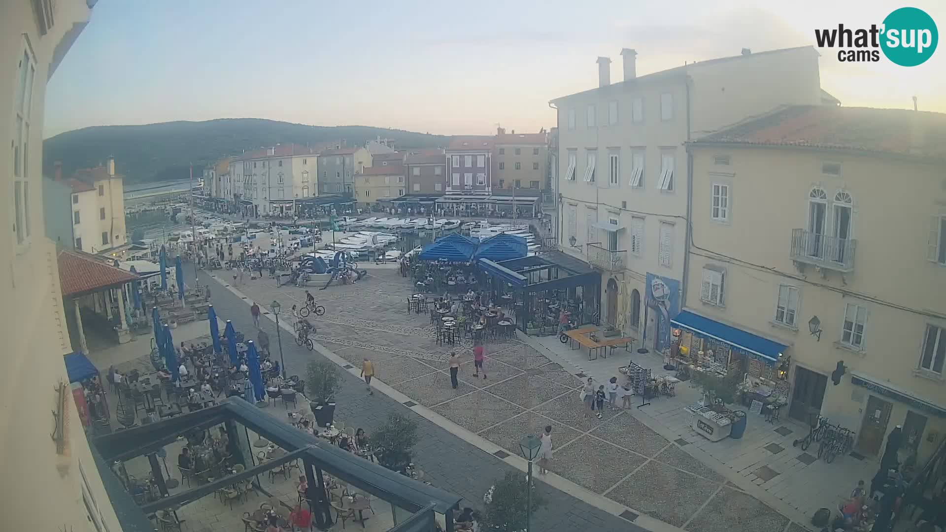 LIVE cam Cres city – place principale et “mandrač” – île de Cres – Croatie