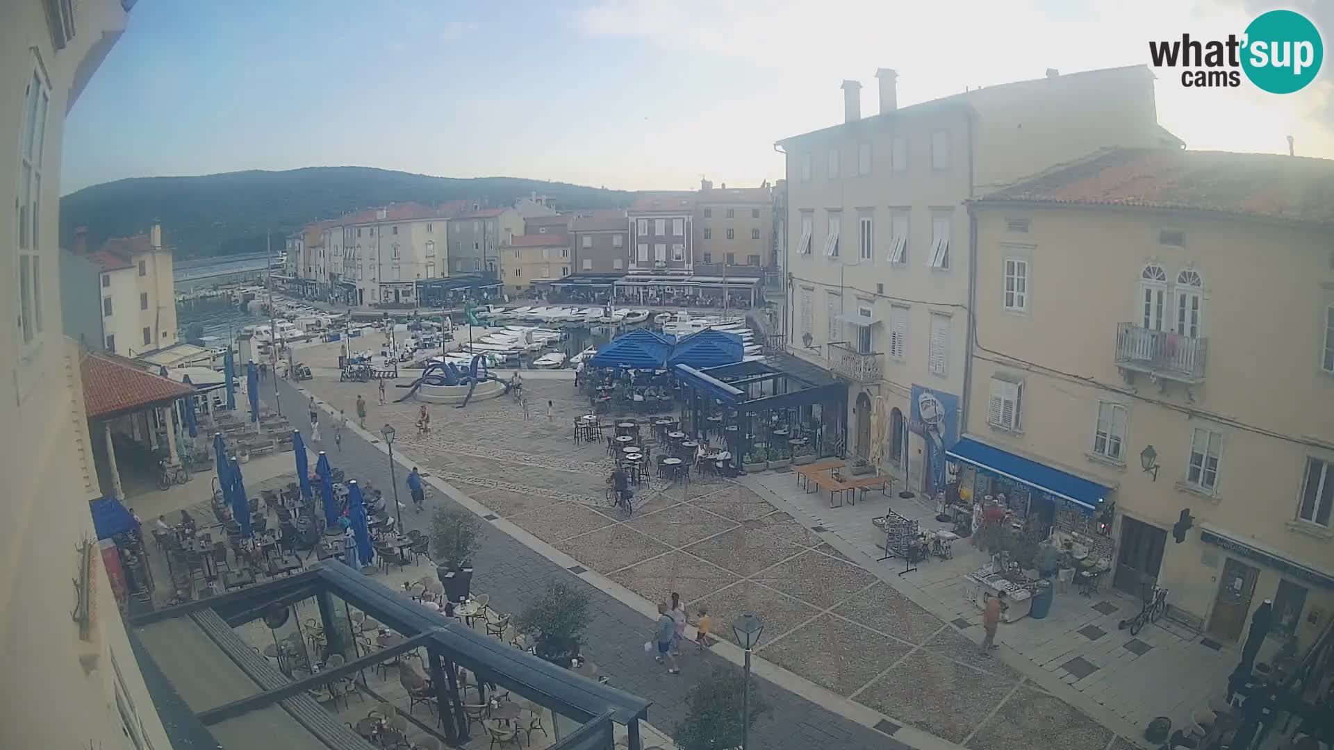 LIVE cam Cres Stadt – Hauptplatz und “mandrač” – Cres Insel – Kroatien
