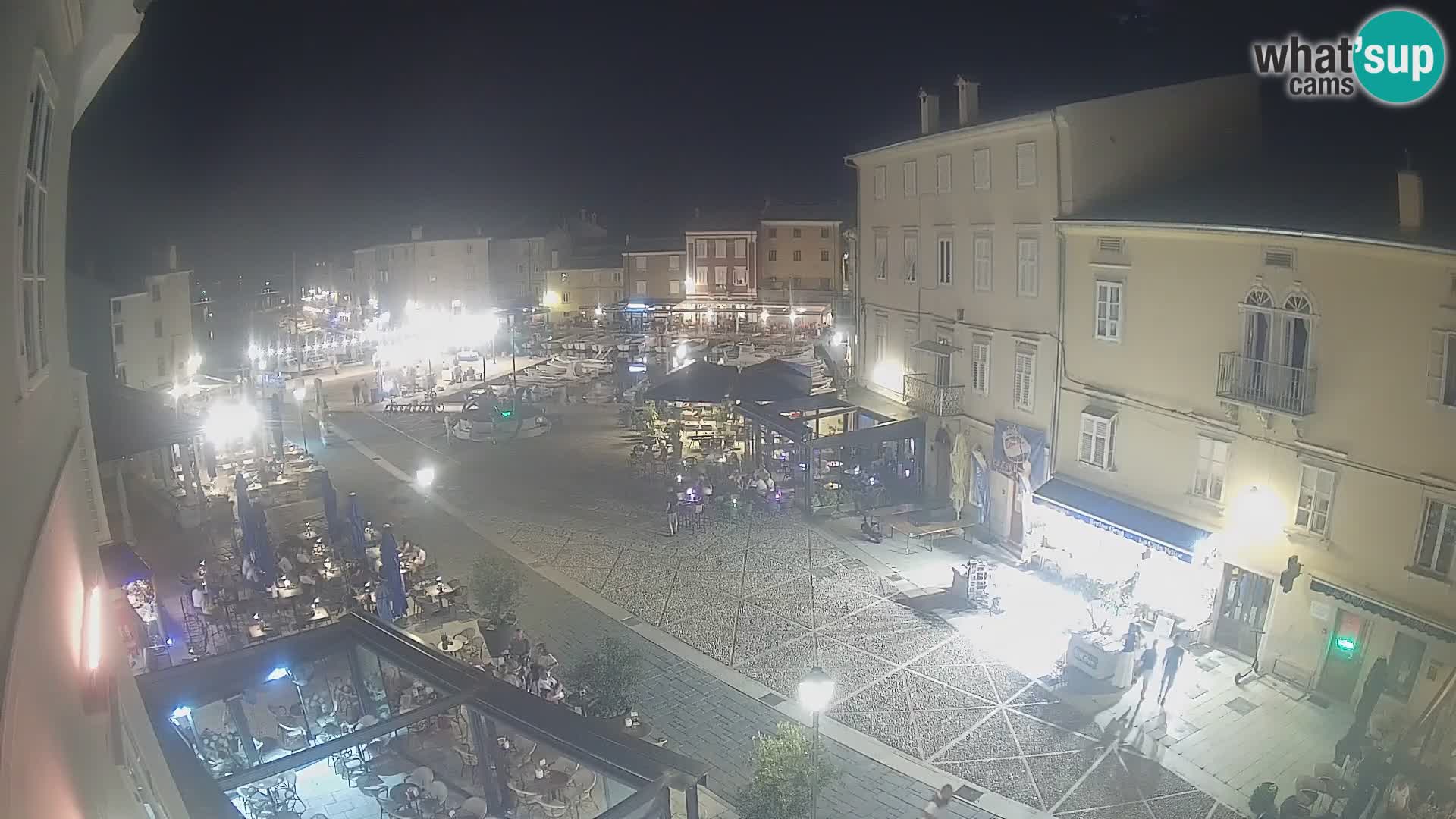 V ŽIVO spletna kamera Cres mesto – glavni trg in “mandrač” – otok Cres – Hrvaška