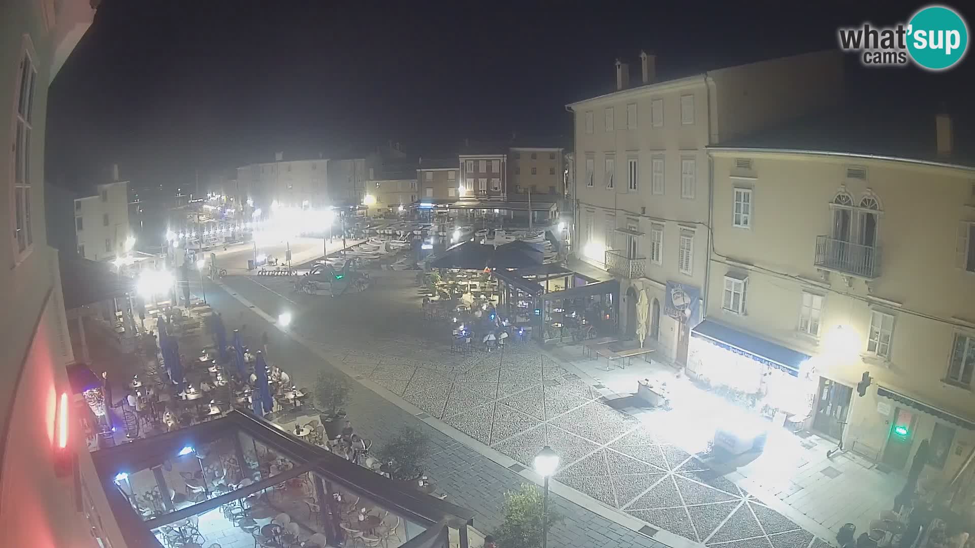 Web kamera Grad Cres – glavni trg i “mandrač” – otok Cres
