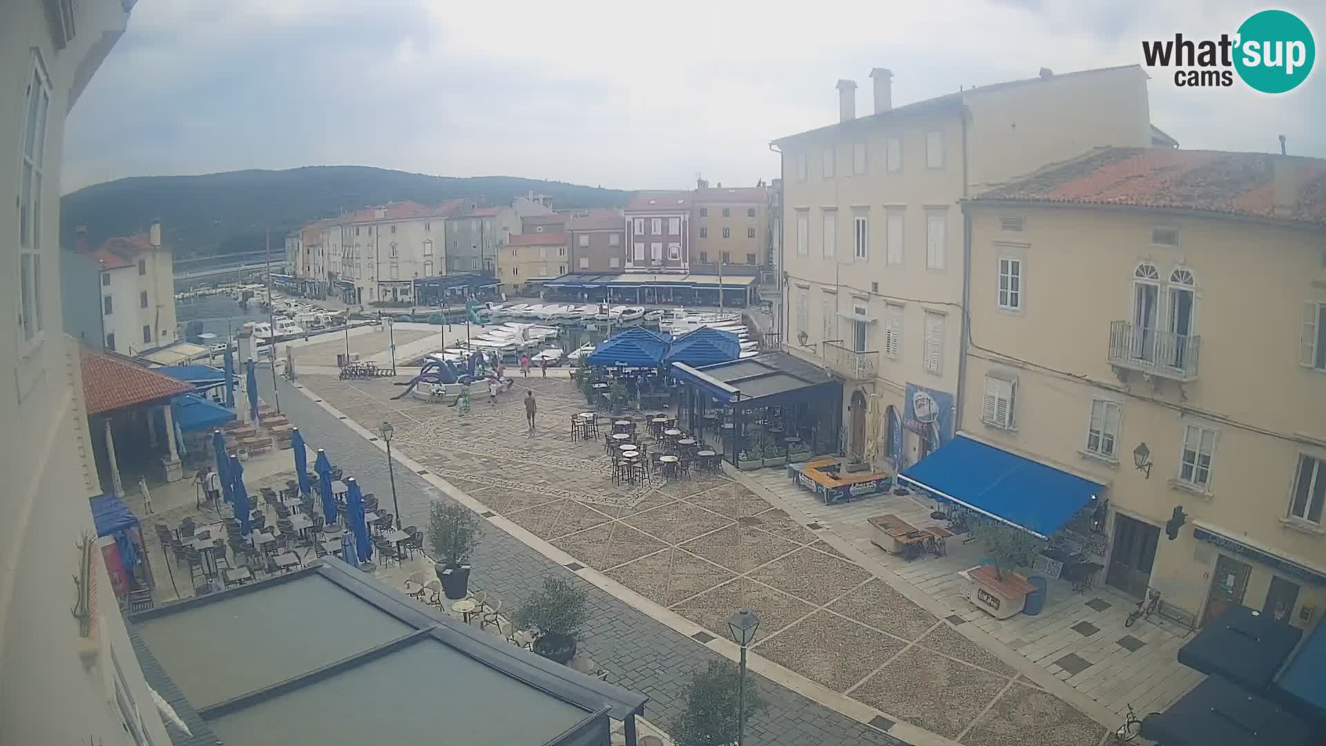 Cámara en vivo ciudad de Cres – plaza principal y “mandrač” – isla de Cres – Croacia