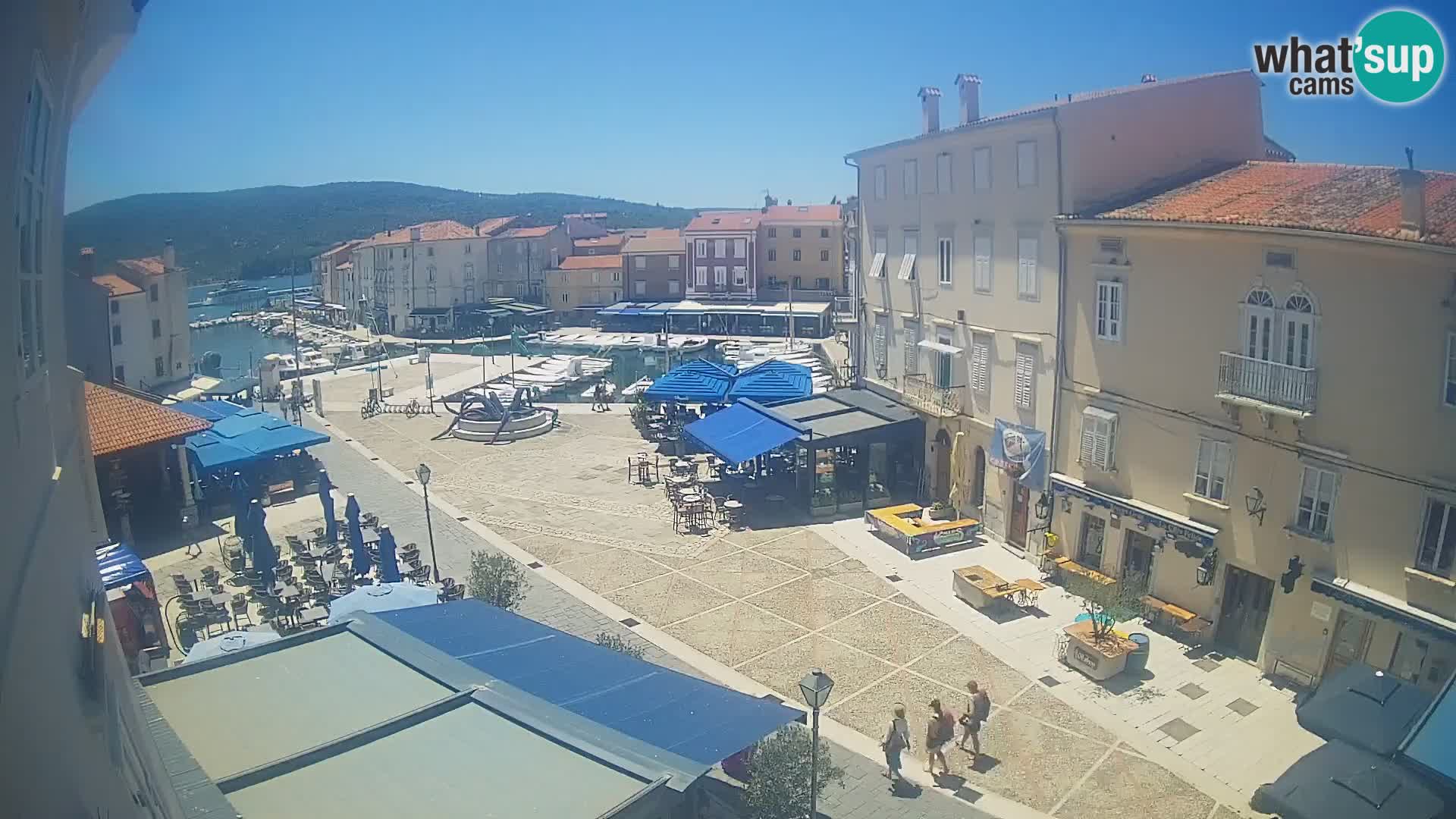 Kamera v ŽIVO Cres mesto – glavni trg in “mandrač” – otok Cres – Hrvaška