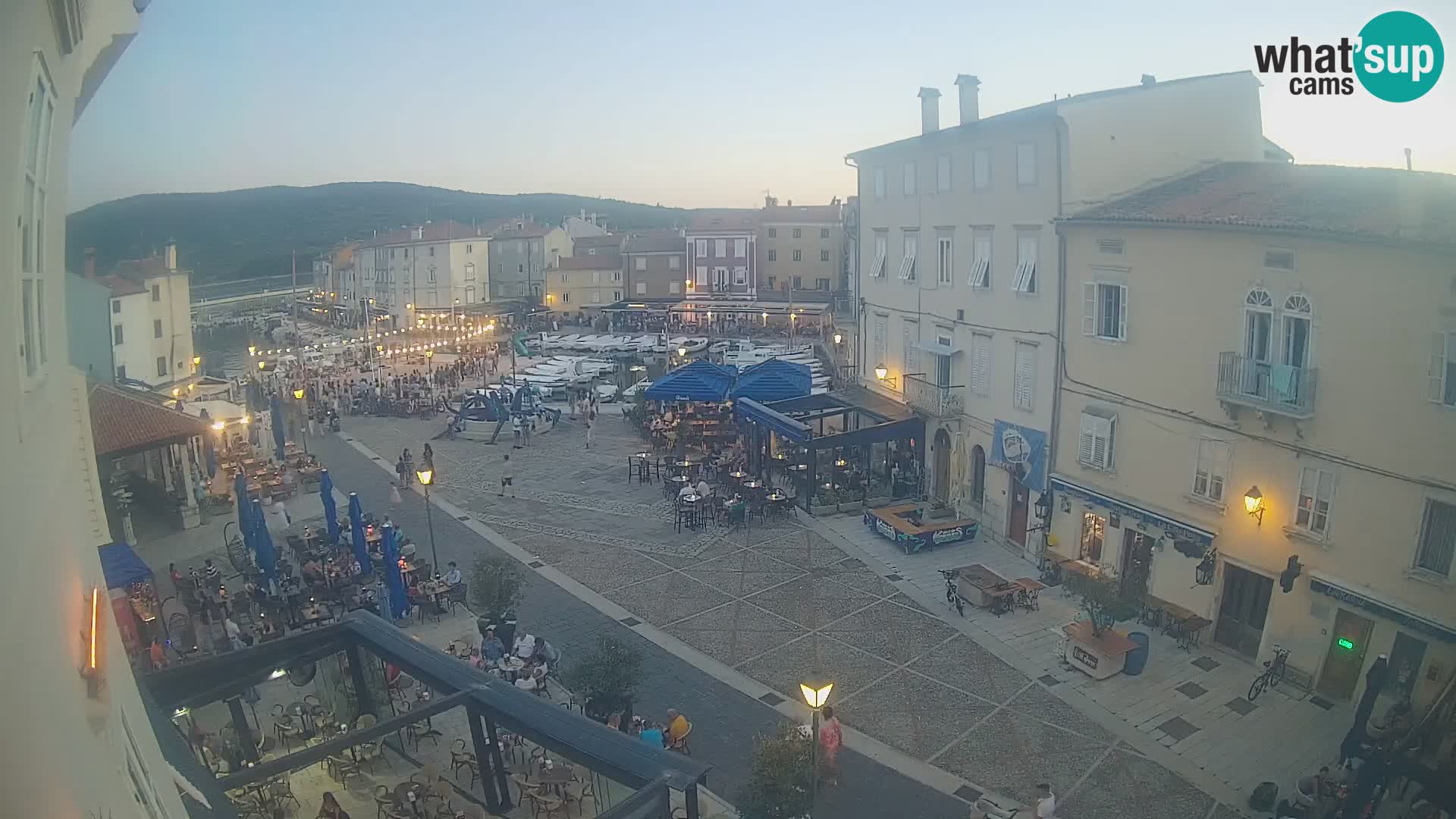 LIVE cam Cres city – place principale et “mandrač” – île de Cres – Croatie