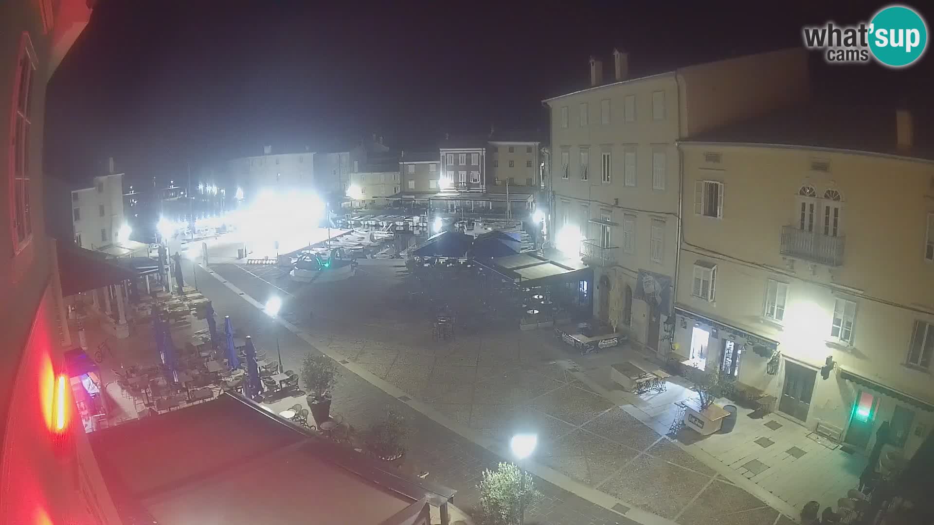 V ŽIVO spletna kamera Cres mesto – glavni trg in “mandrač” – otok Cres – Hrvaška