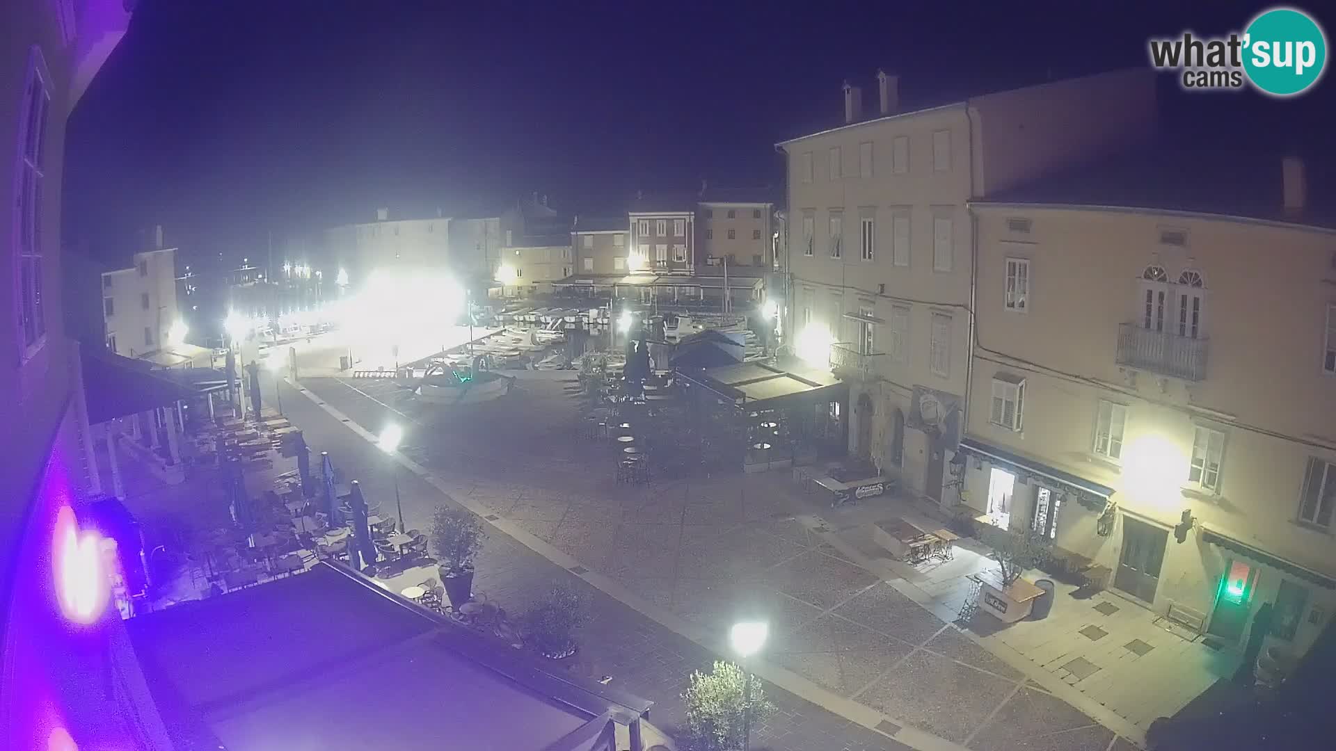Kamera v ŽIVO Cres mesto – glavni trg in “mandrač” – otok Cres – Hrvaška