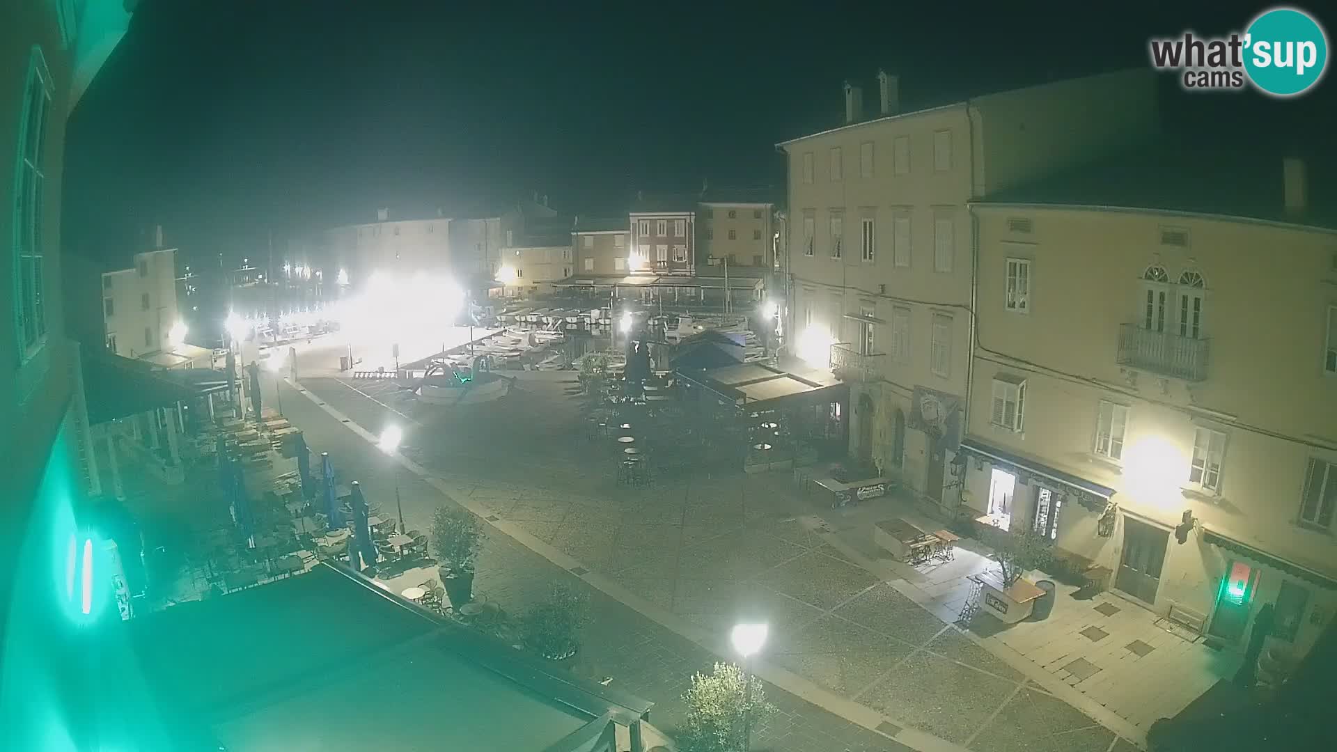 V ŽIVO spletna kamera Cres mesto – glavni trg in “mandrač” – otok Cres – Hrvaška