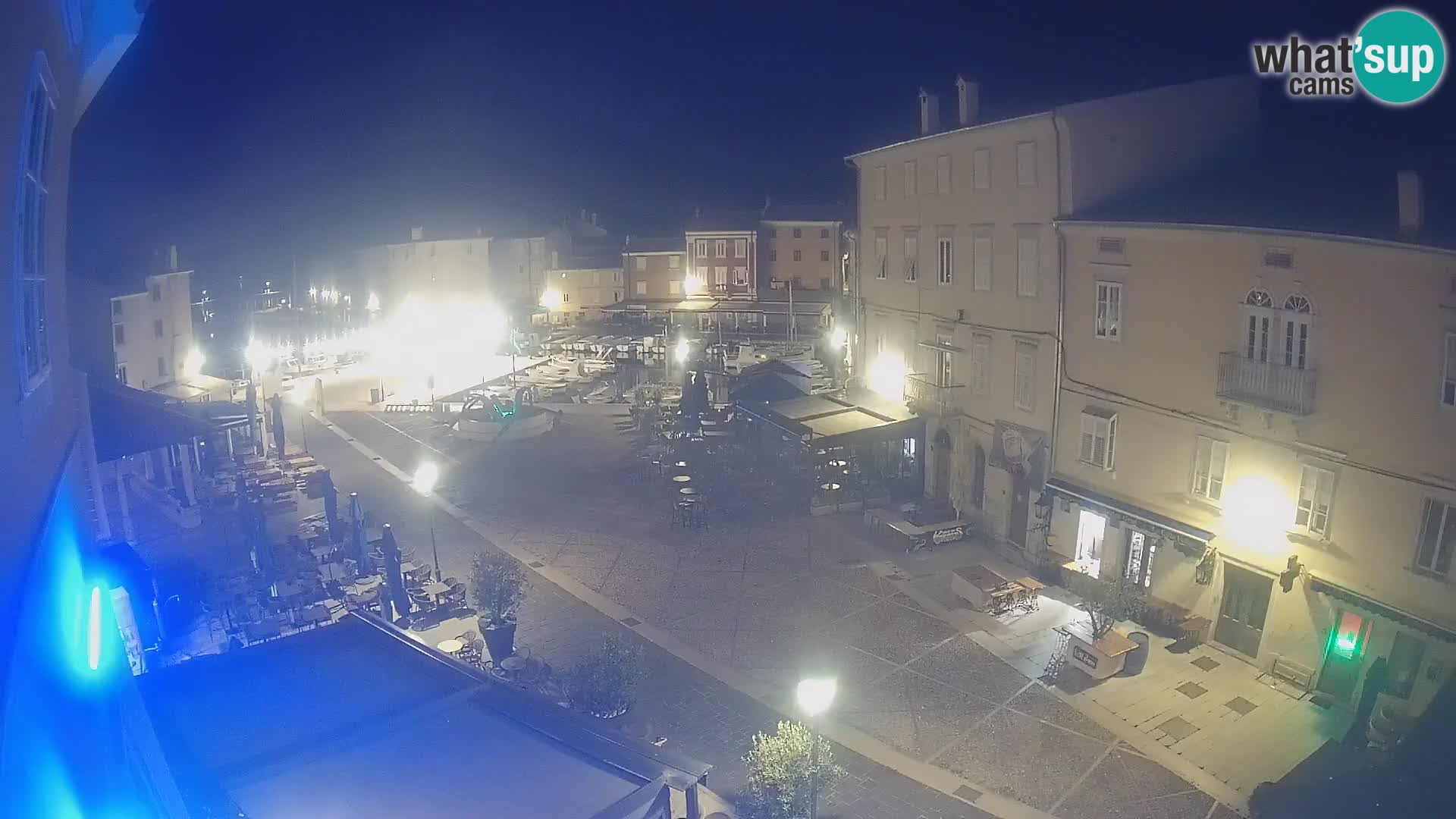 V ŽIVO spletna kamera Cres mesto – glavni trg in “mandrač” – otok Cres – Hrvaška