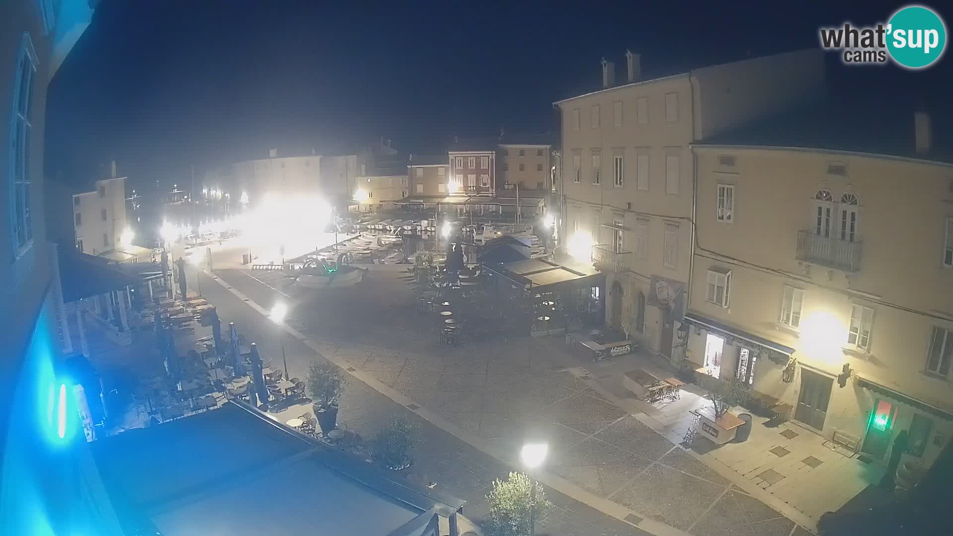 V ŽIVO spletna kamera Cres mesto – glavni trg in “mandrač” – otok Cres – Hrvaška