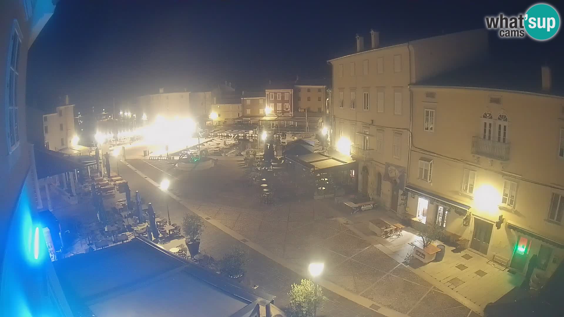 V ŽIVO spletna kamera Cres mesto – glavni trg in “mandrač” – otok Cres – Hrvaška