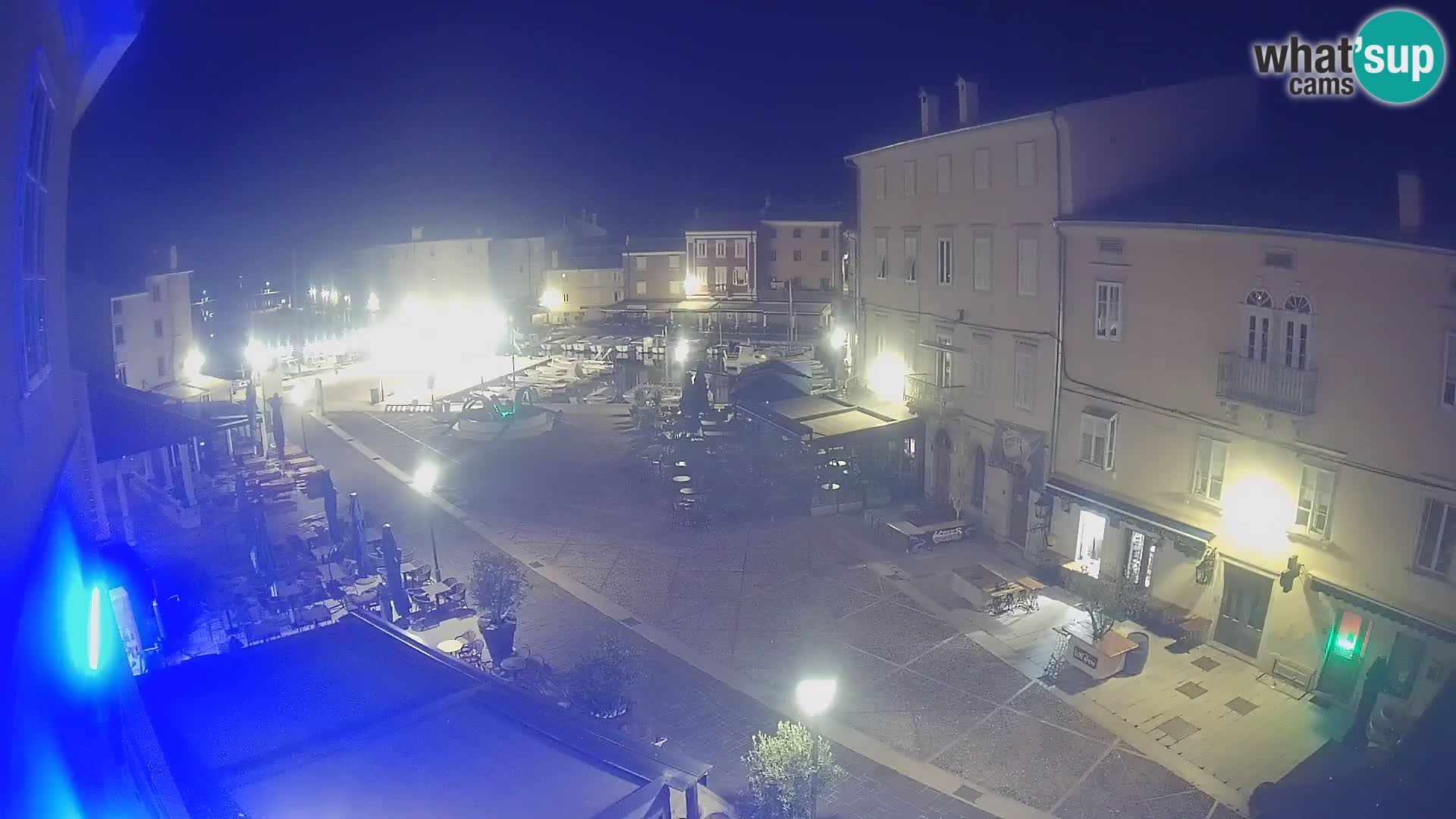 V ŽIVO spletna kamera Cres mesto – glavni trg in “mandrač” – otok Cres – Hrvaška