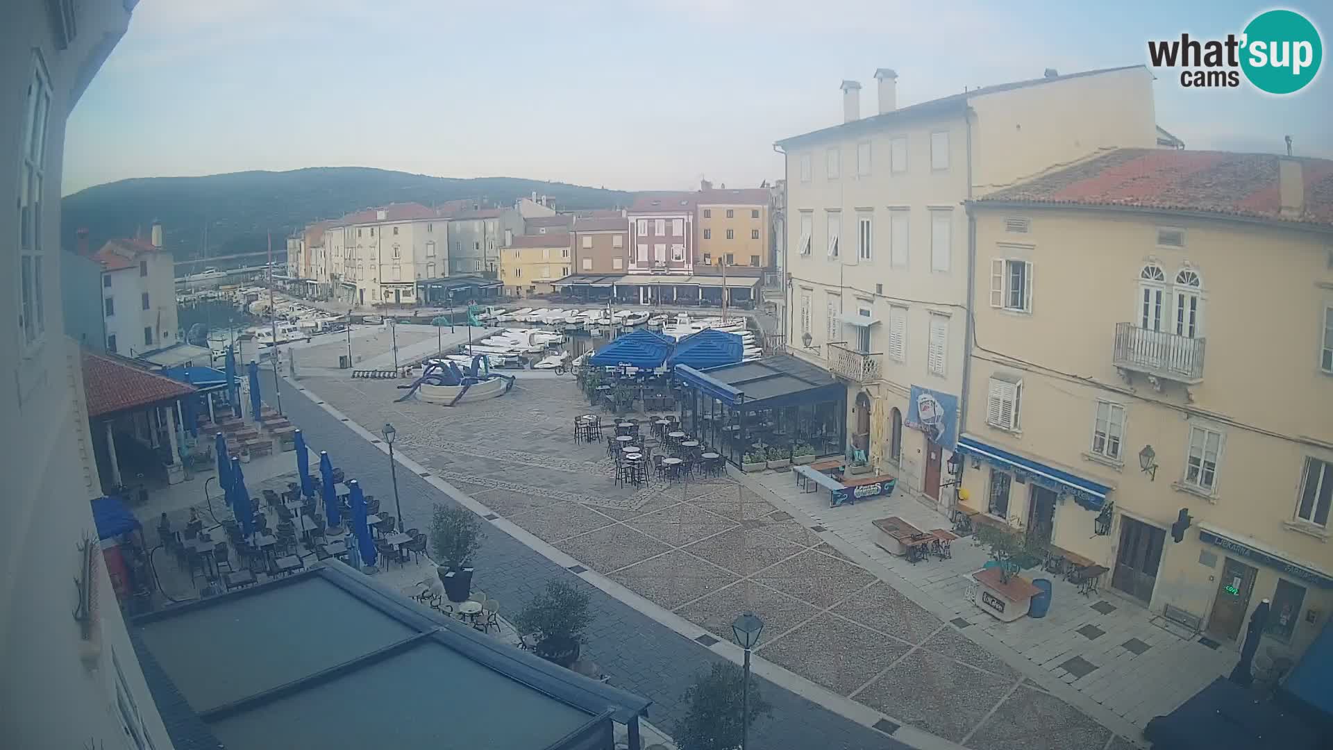 LIVE cam Cres city – place principale et “mandrač” – île de Cres – Croatie