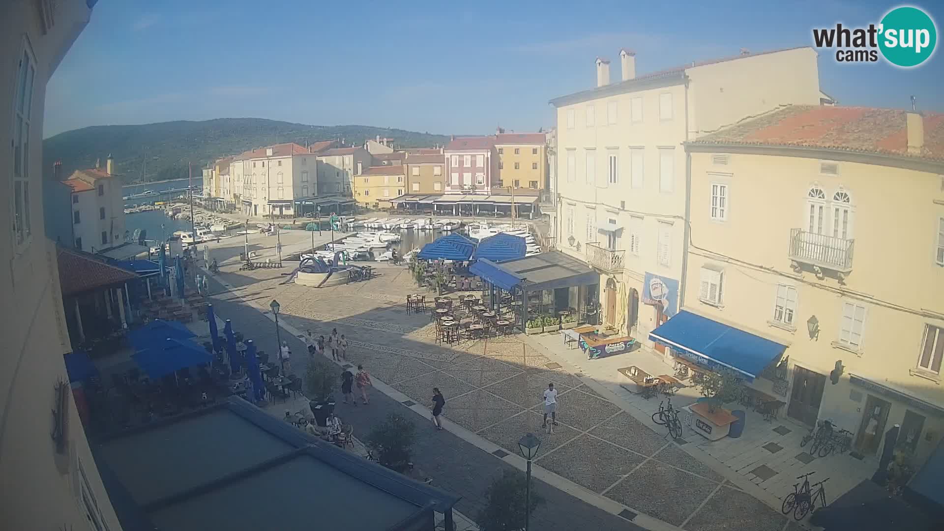Kamera v ŽIVO Cres mesto – glavni trg in “mandrač” – otok Cres – Hrvaška