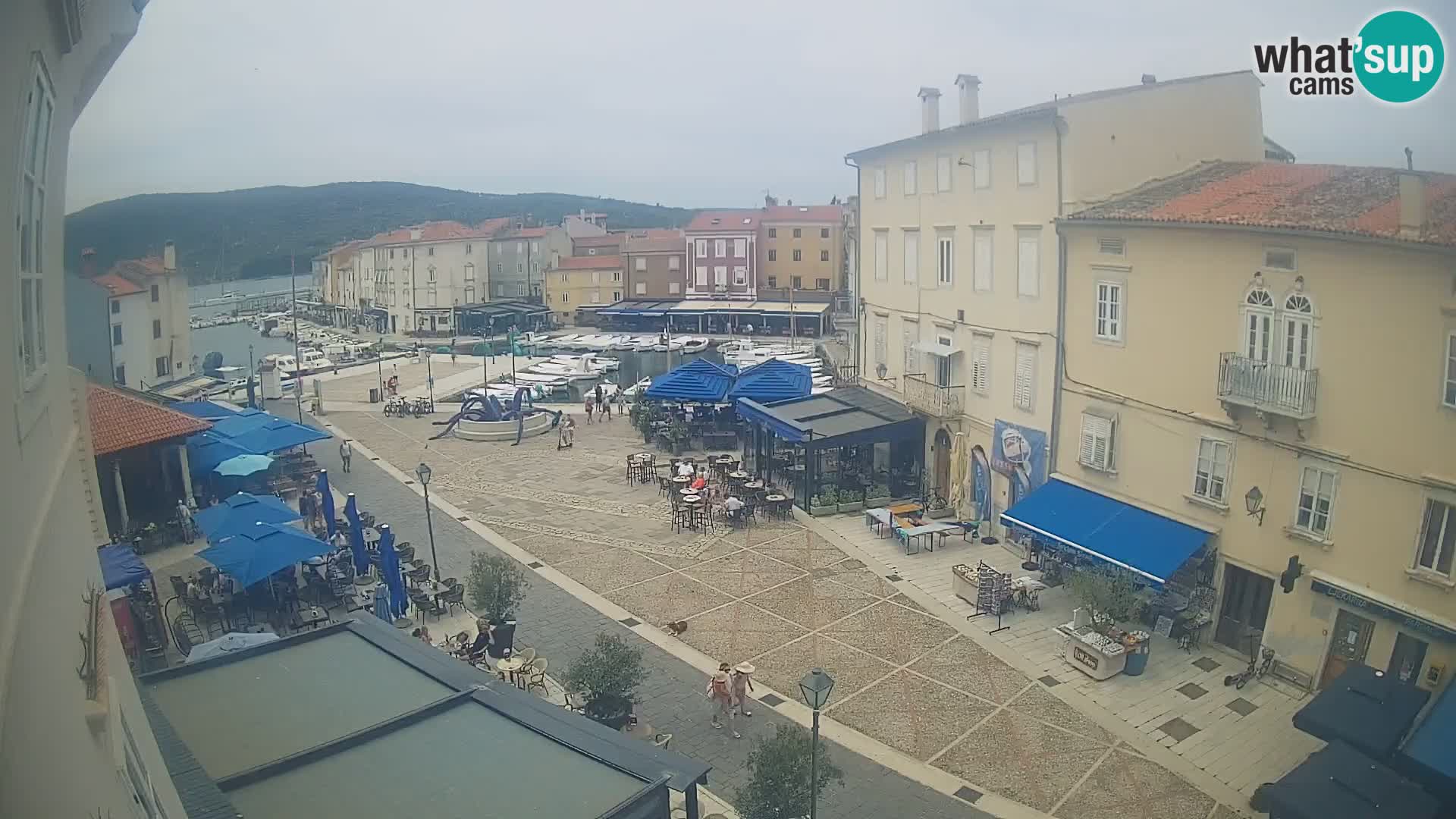 LIVE cam Cres city – place principale et “mandrač” – île de Cres – Croatie