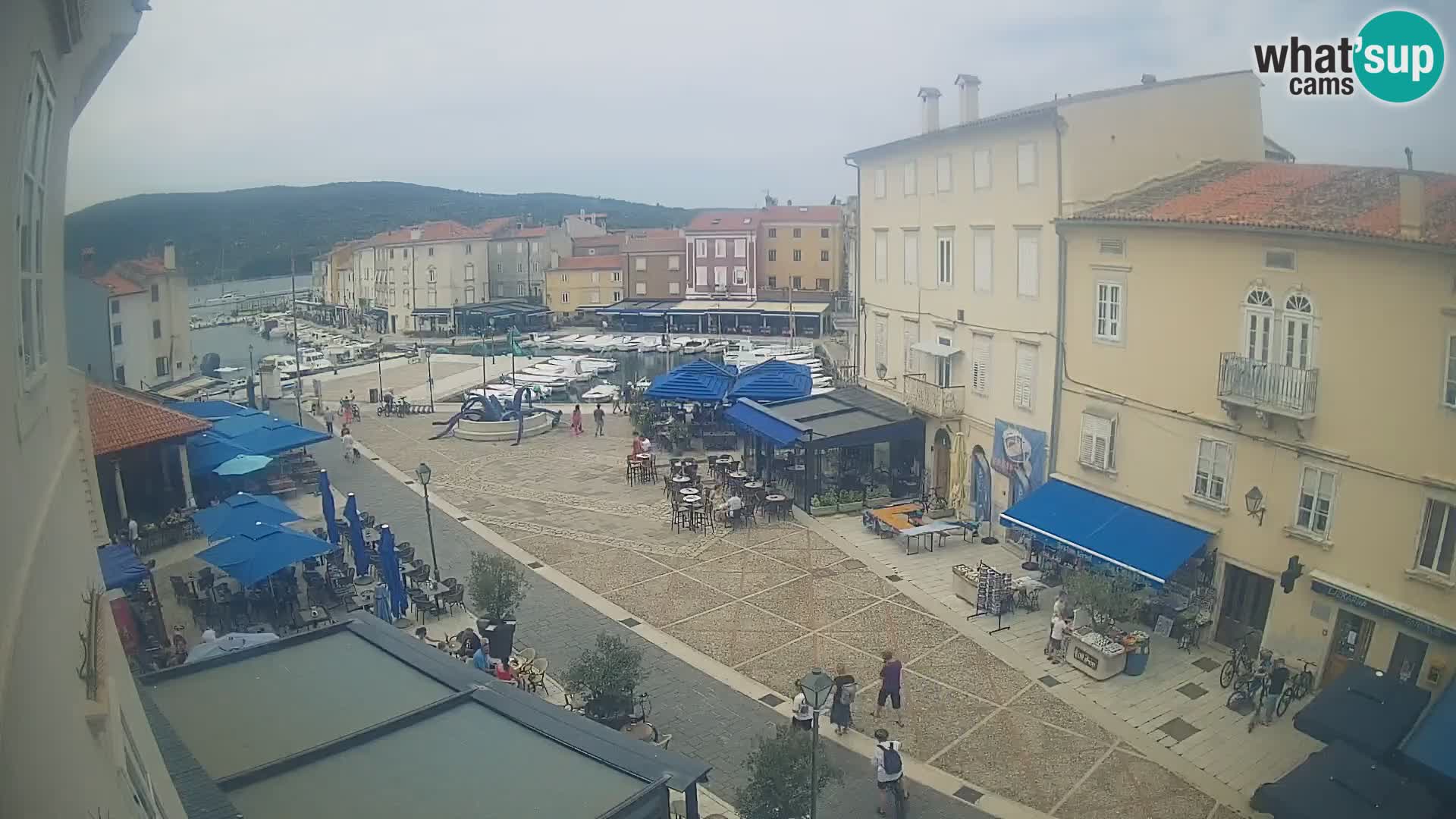 Cámara en vivo ciudad de Cres – plaza principal y “mandrač” – isla de Cres – Croacia