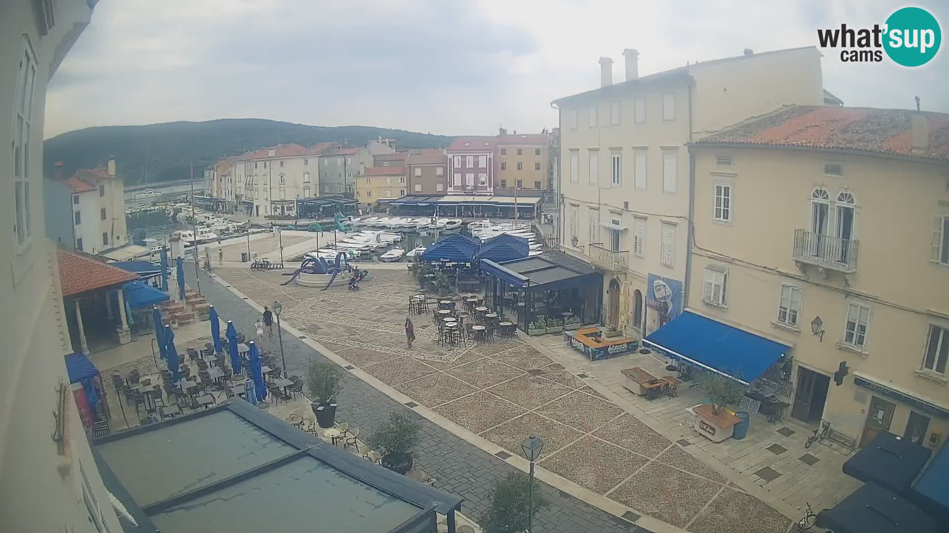 Kamera v ŽIVO Cres mesto – glavni trg in “mandrač” – otok Cres – Hrvaška
