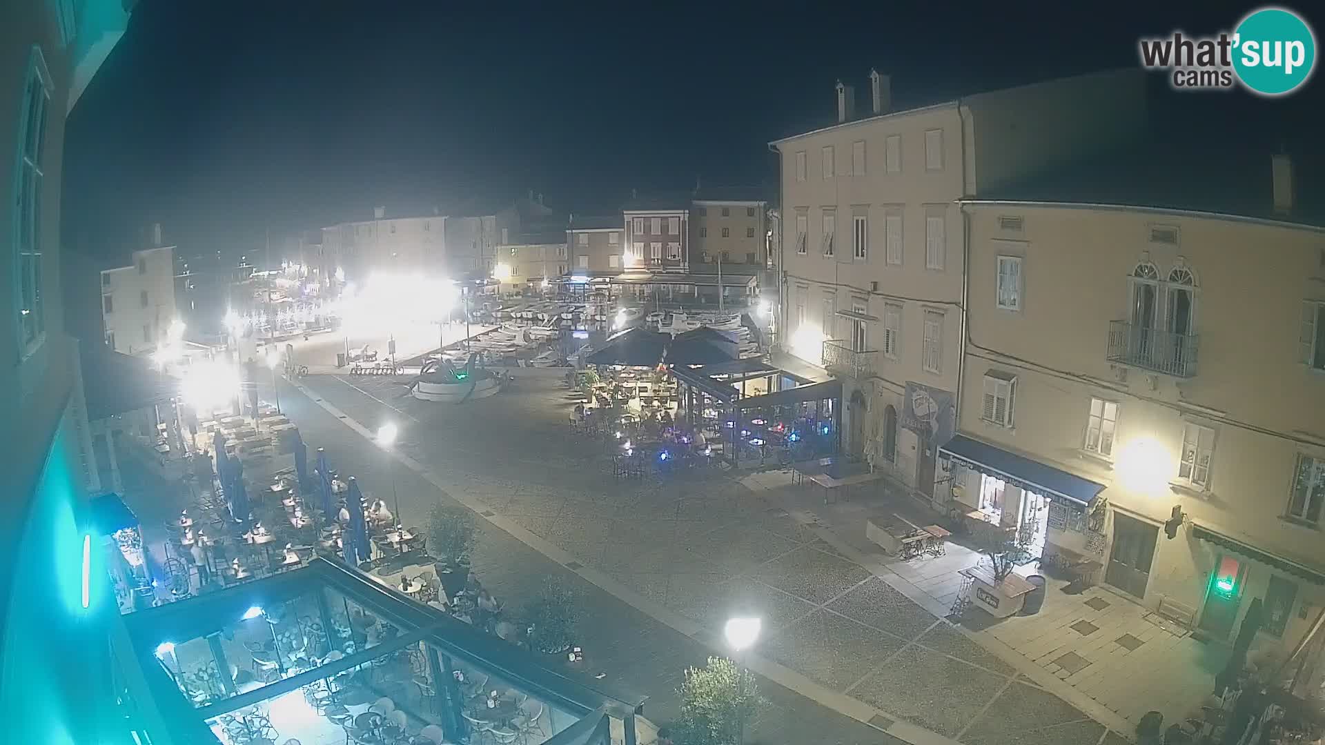 Kamera v ŽIVO Cres mesto – glavni trg in “mandrač” – otok Cres – Hrvaška