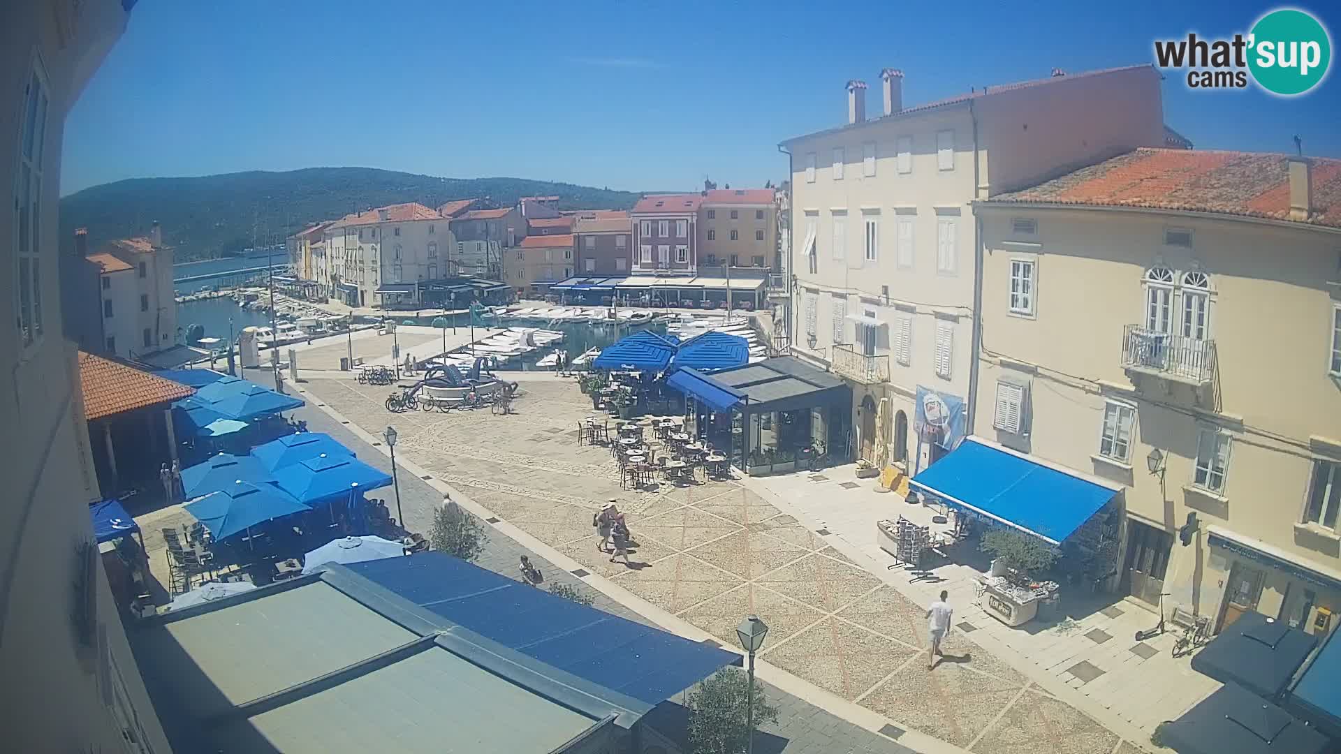 Kamera v ŽIVO Cres mesto – glavni trg in “mandrač” – otok Cres – Hrvaška