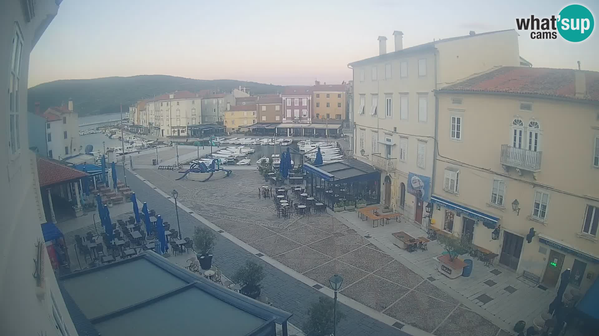 LIVE cam Cres città – piazza principale e “mandrač” – isola di Cherso – Croazia