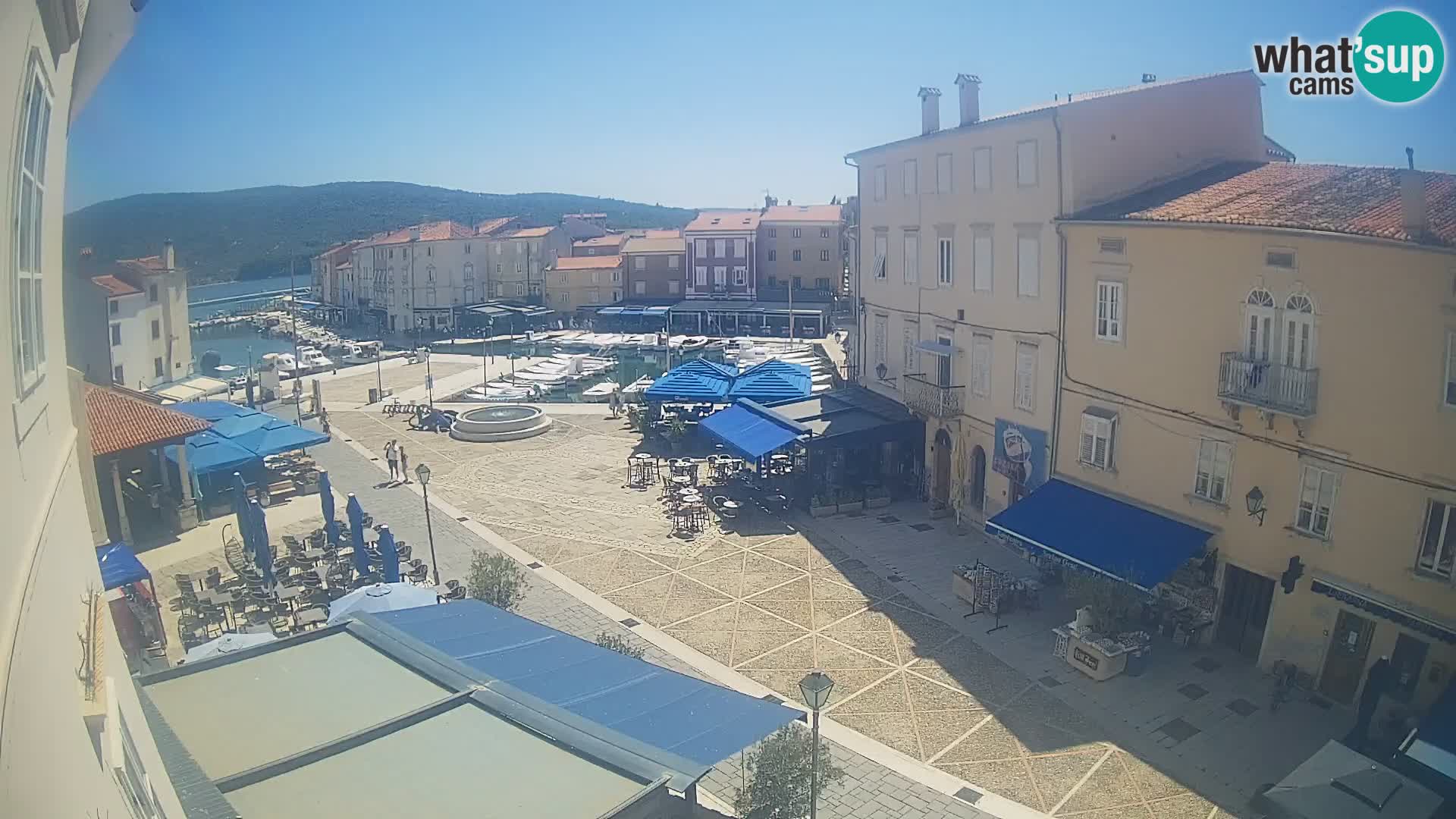 LIVE cam Cres Stadt – Hauptplatz und “mandrač” – Cres Insel – Kroatien