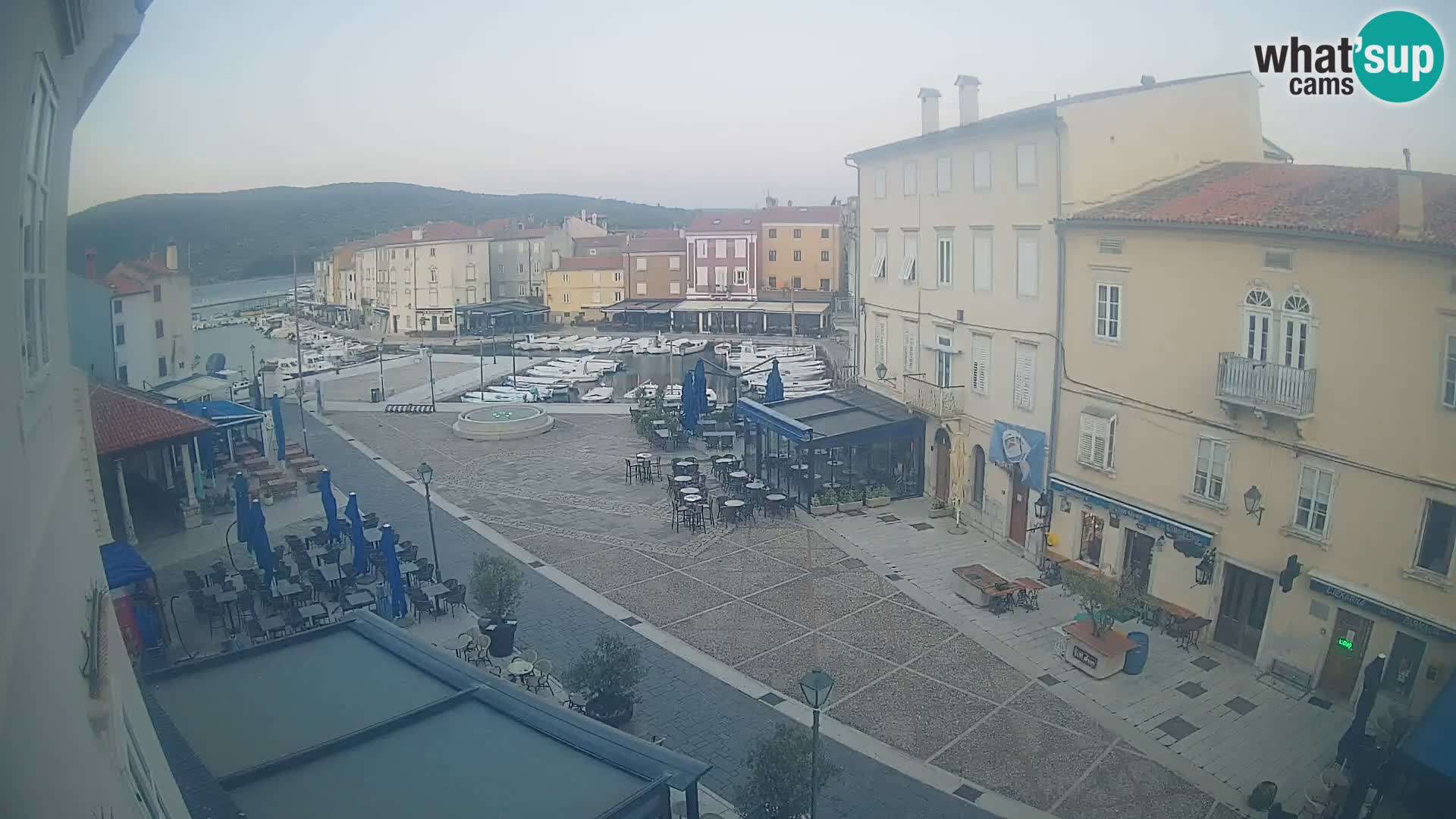 LIVE cam Cres città – piazza principale e “mandrač” – isola di Cherso – Croazia