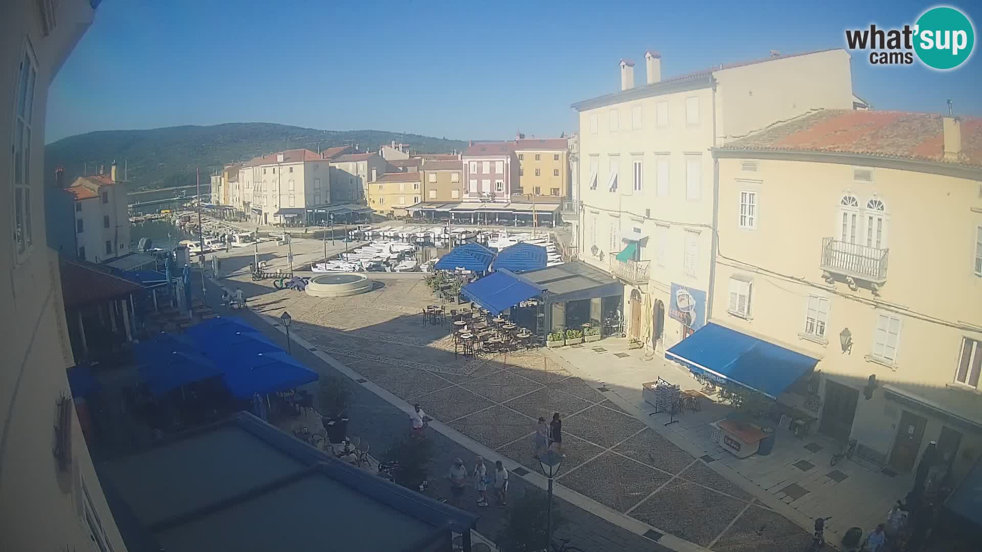 Cámara en vivo ciudad de Cres – plaza principal y “mandrač” – isla de Cres – Croacia
