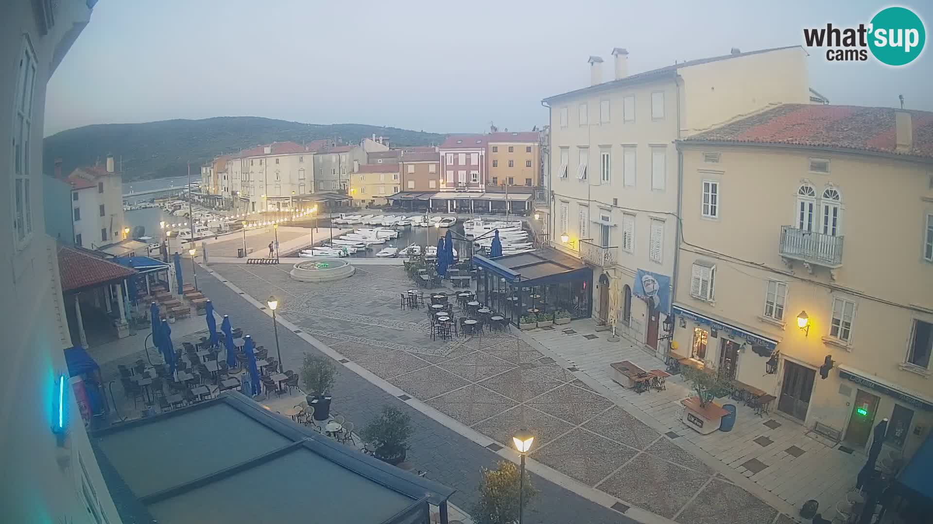 LIVE cam Cres città – piazza principale e “mandrač” – isola di Cherso – Croazia