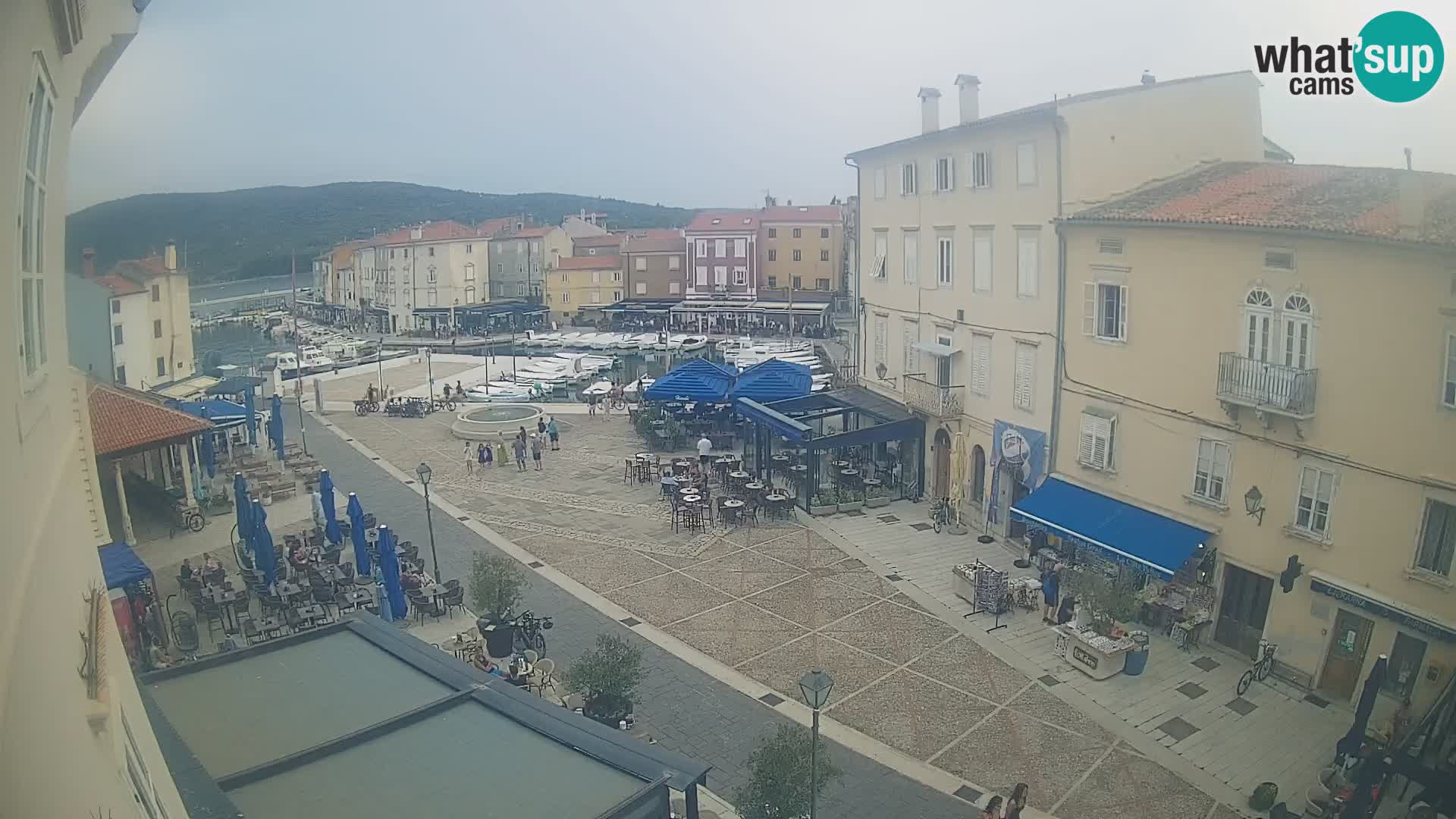 LIVE cam Cres Stadt – Hauptplatz und “mandrač” – Cres Insel – Kroatien