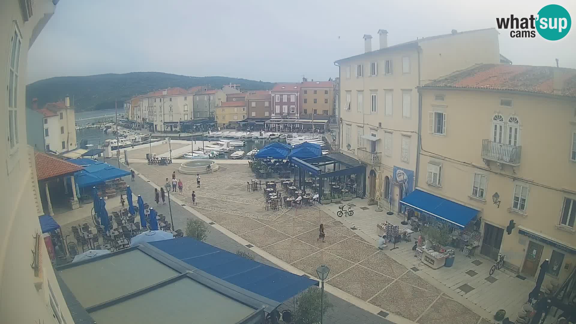 LIVE cam Cres city – place principale et “mandrač” – île de Cres – Croatie