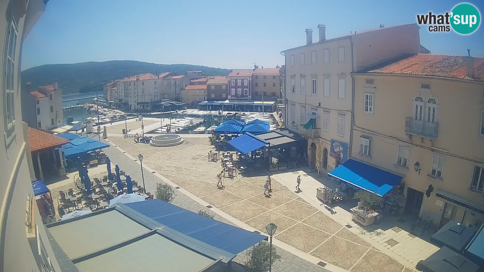 Cámara en vivo ciudad de Cres – plaza principal y “mandrač” – isla de Cres – Croacia
