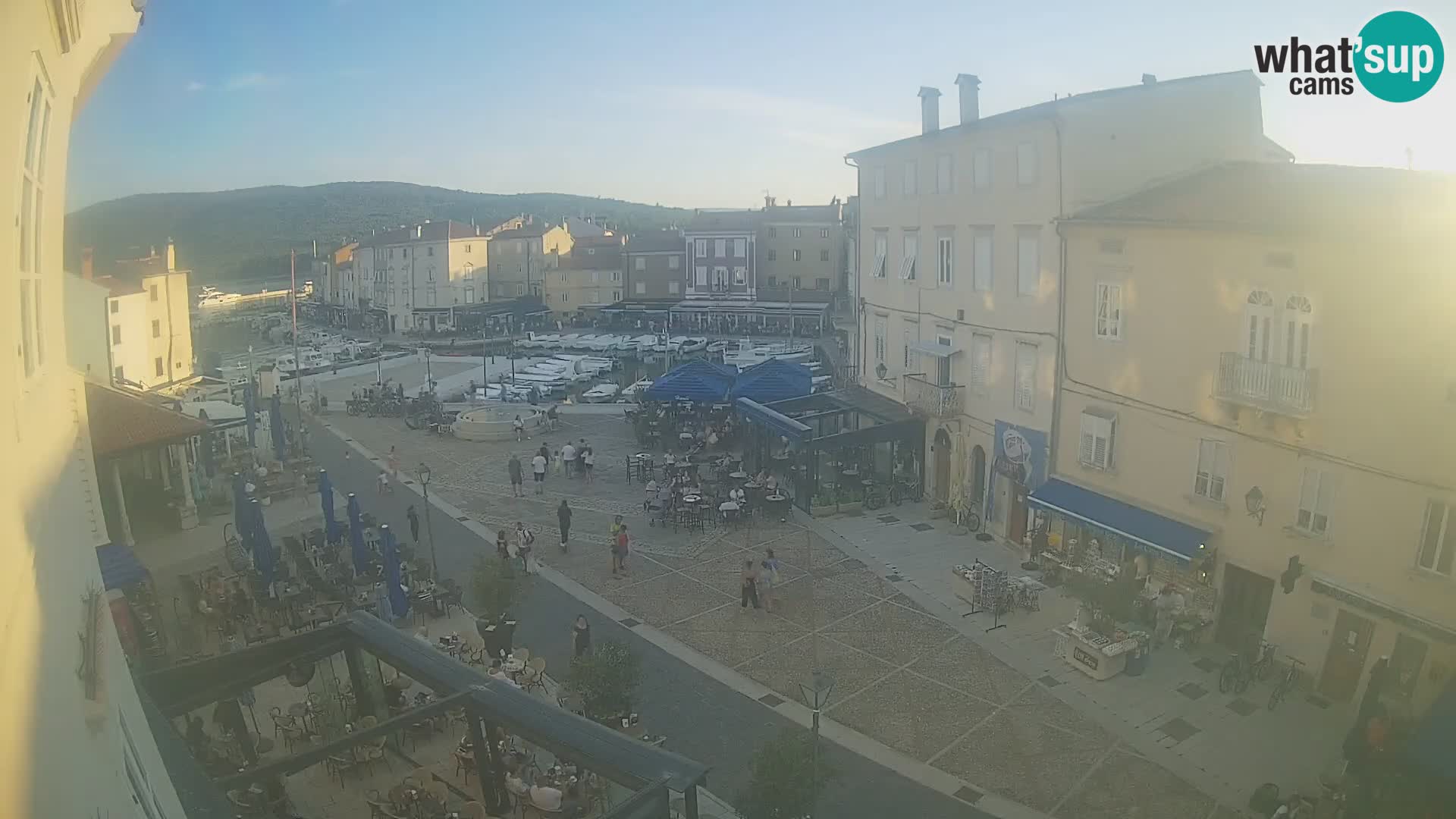 LIVE cam Cres Stadt – Hauptplatz und “mandrač” – Cres Insel – Kroatien