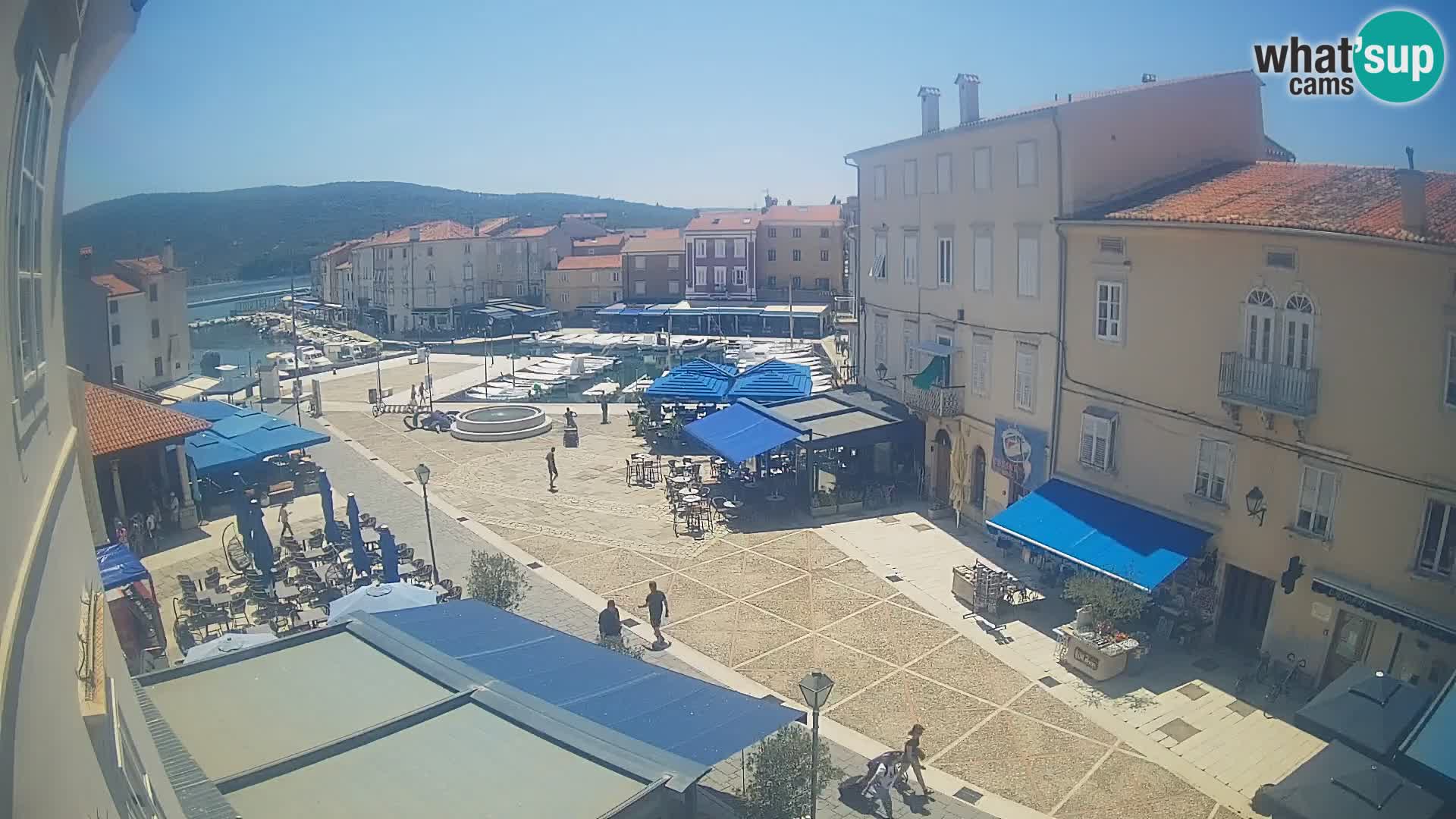 Web kamera Grad Cres – glavni trg i “mandrač” – otok Cres