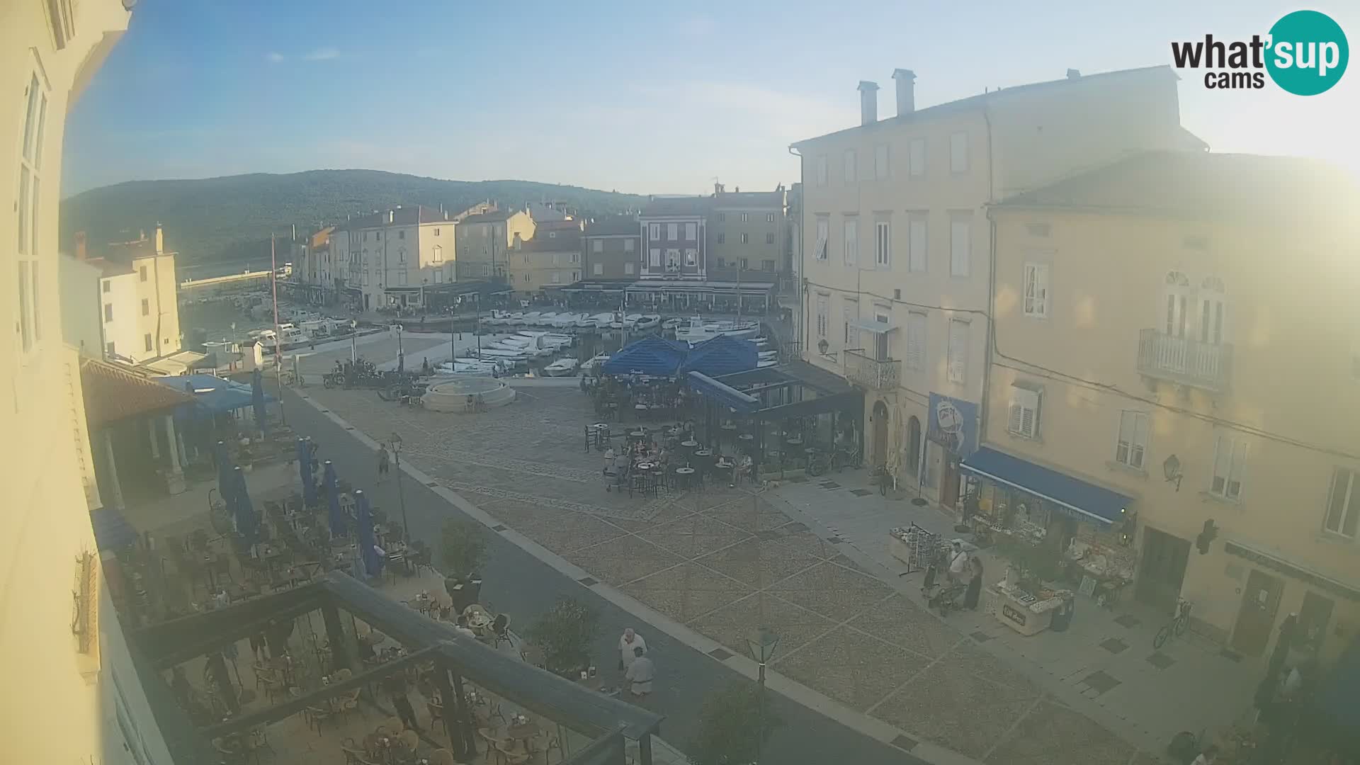 LIVE cam Cres città – piazza principale e “mandrač” – isola di Cherso – Croazia