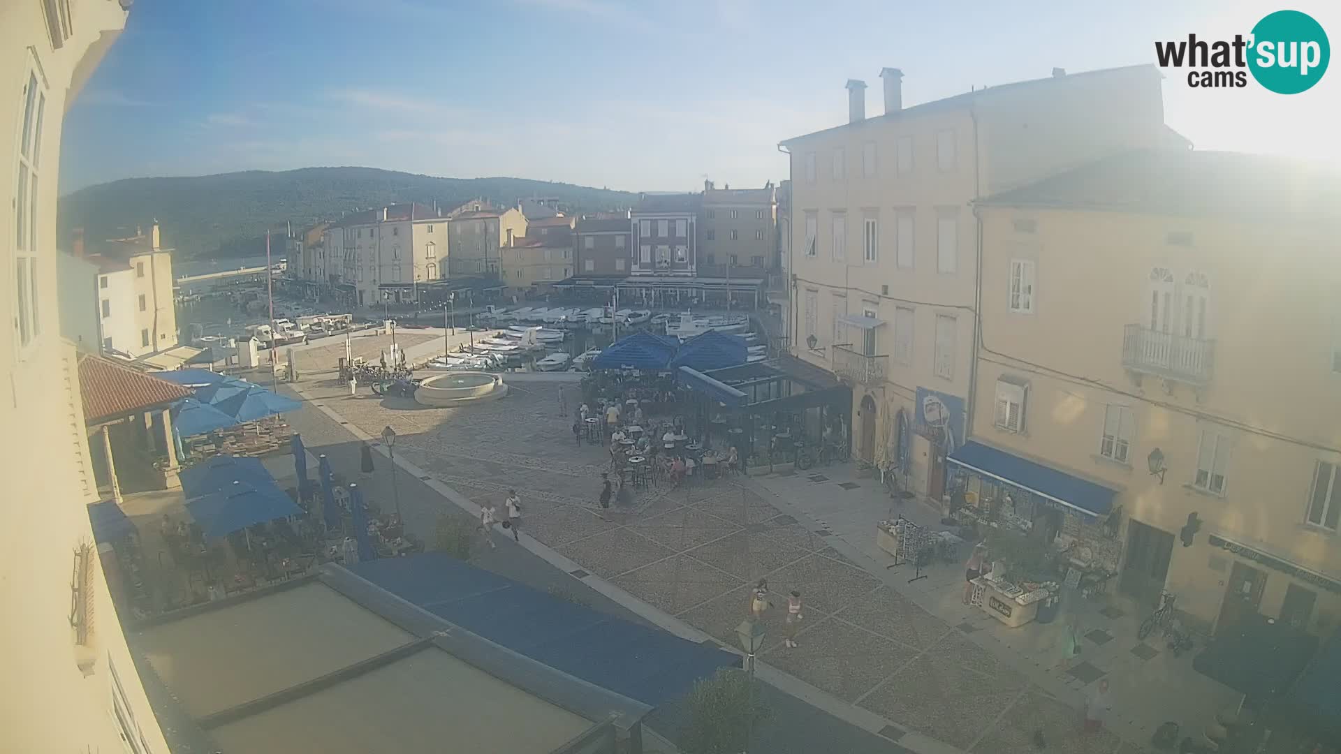 LIVE cam Cres città – piazza principale e “mandrač” – isola di Cherso – Croazia