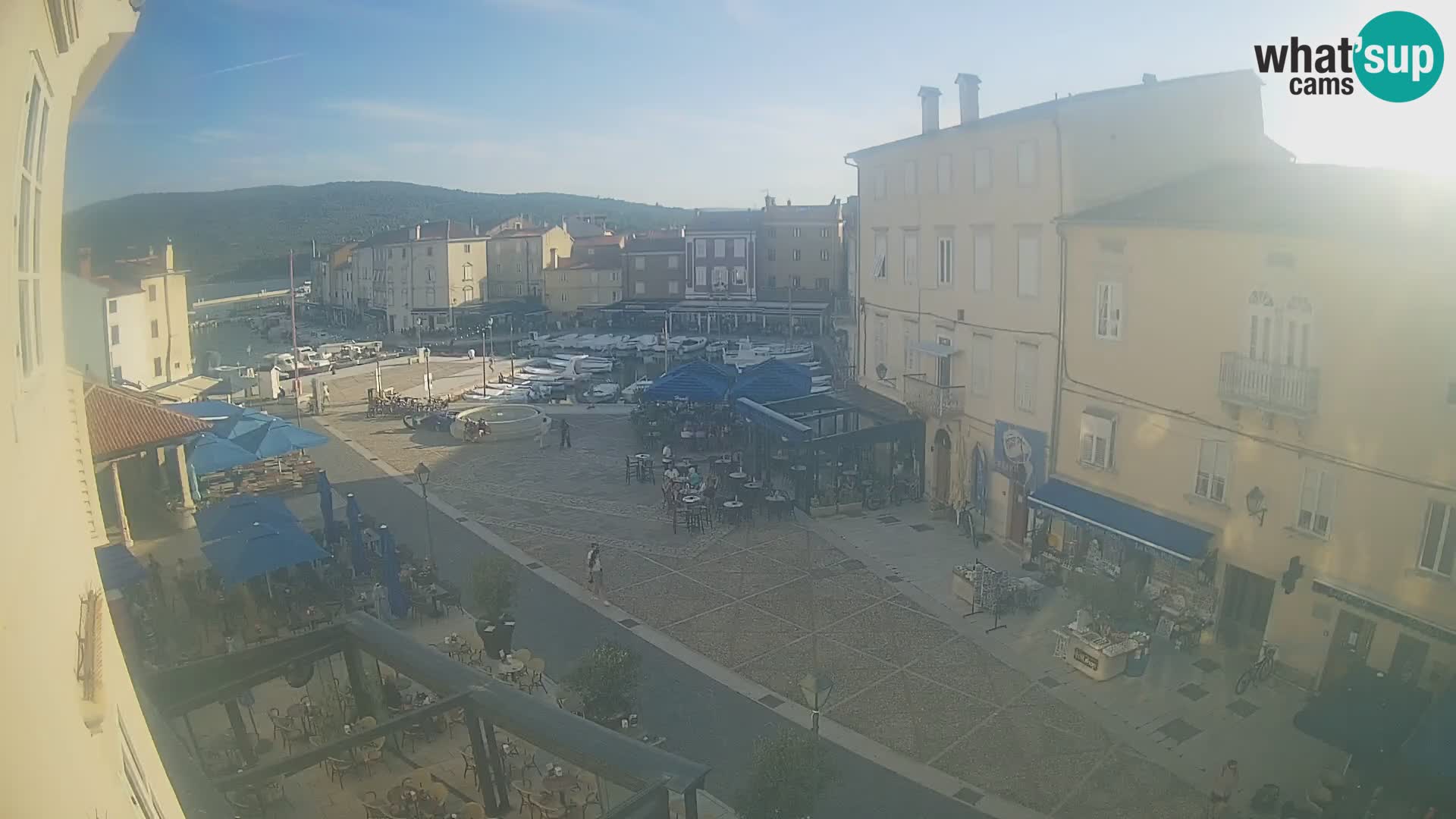 Cámara en vivo ciudad de Cres – plaza principal y “mandrač” – isla de Cres – Croacia