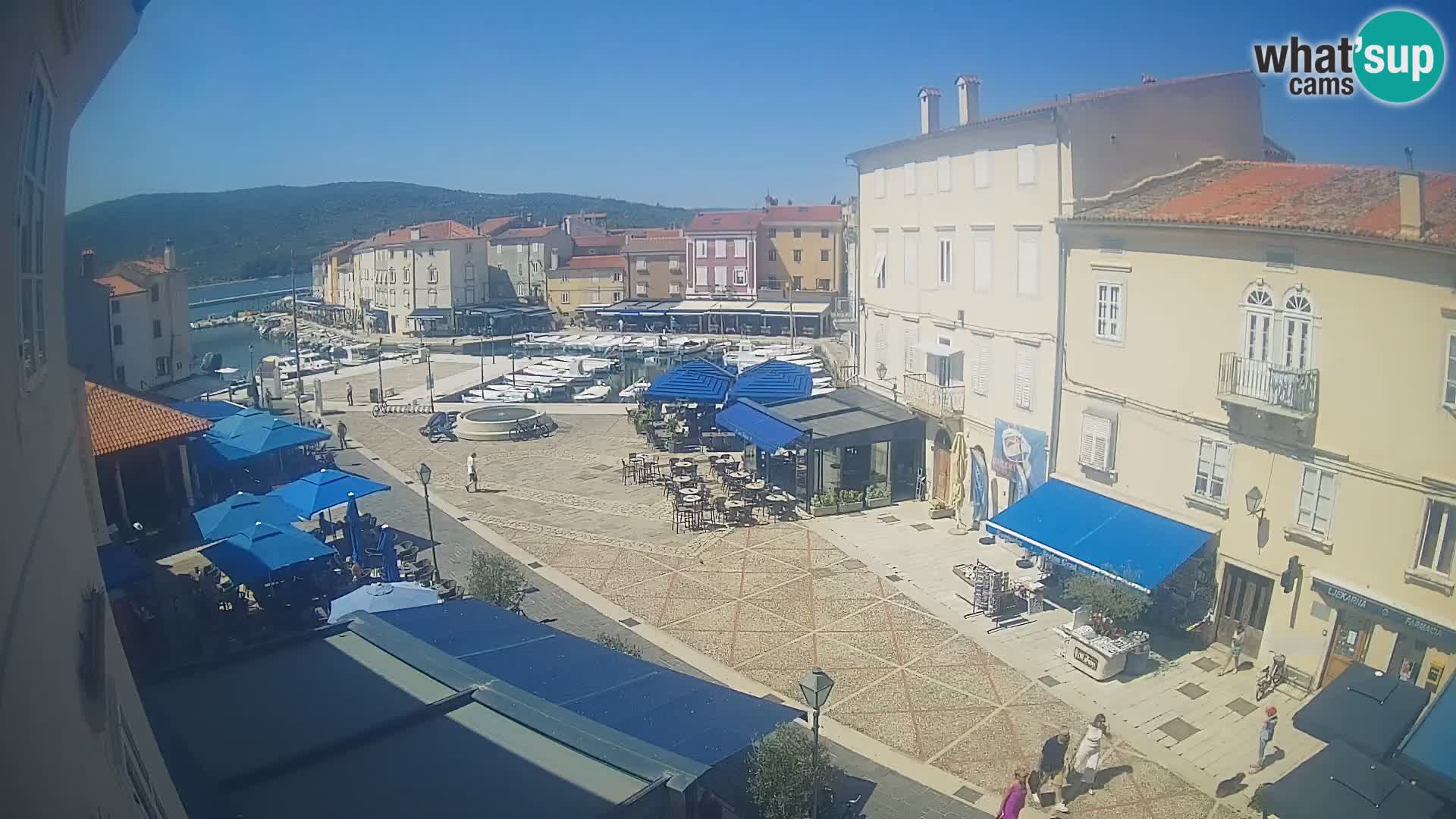 Cámara en vivo ciudad de Cres – plaza principal y “mandrač” – isla de Cres – Croacia